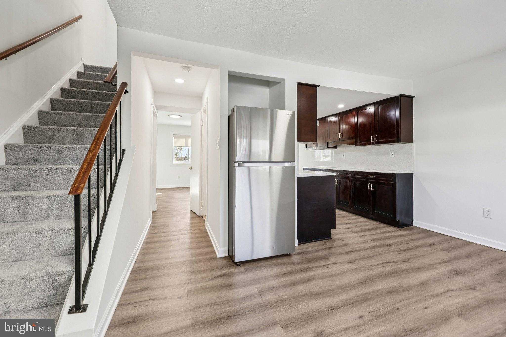 502 Giles Pl photo 5