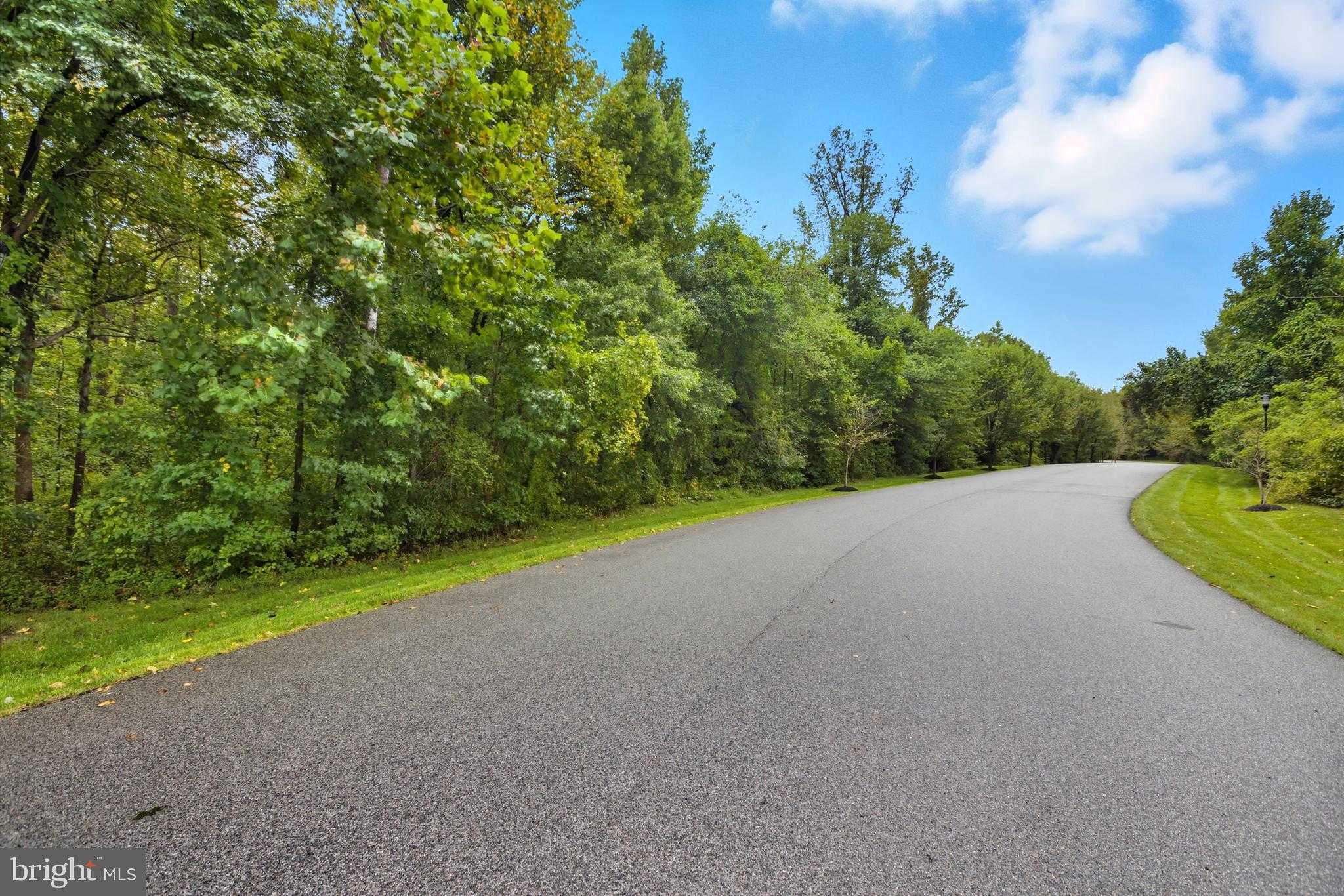 2801 Westbrook Ln photo 9