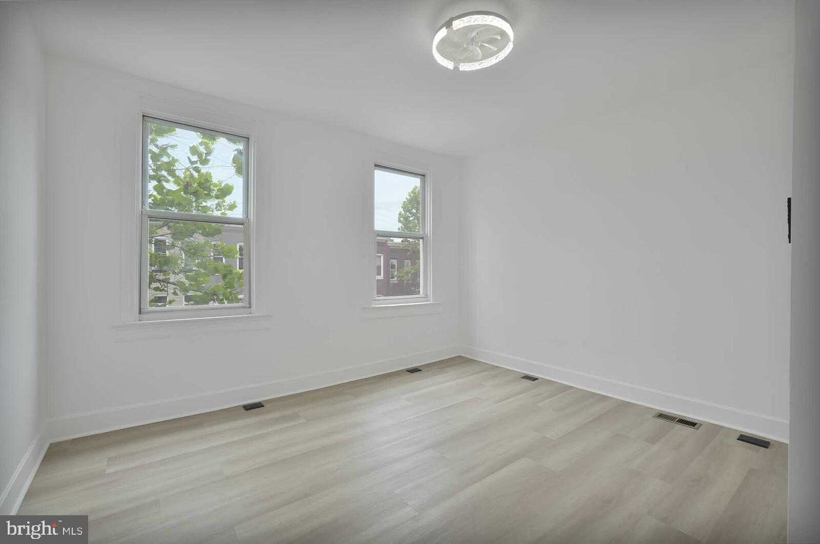 2567 W Baltimore St photo 12