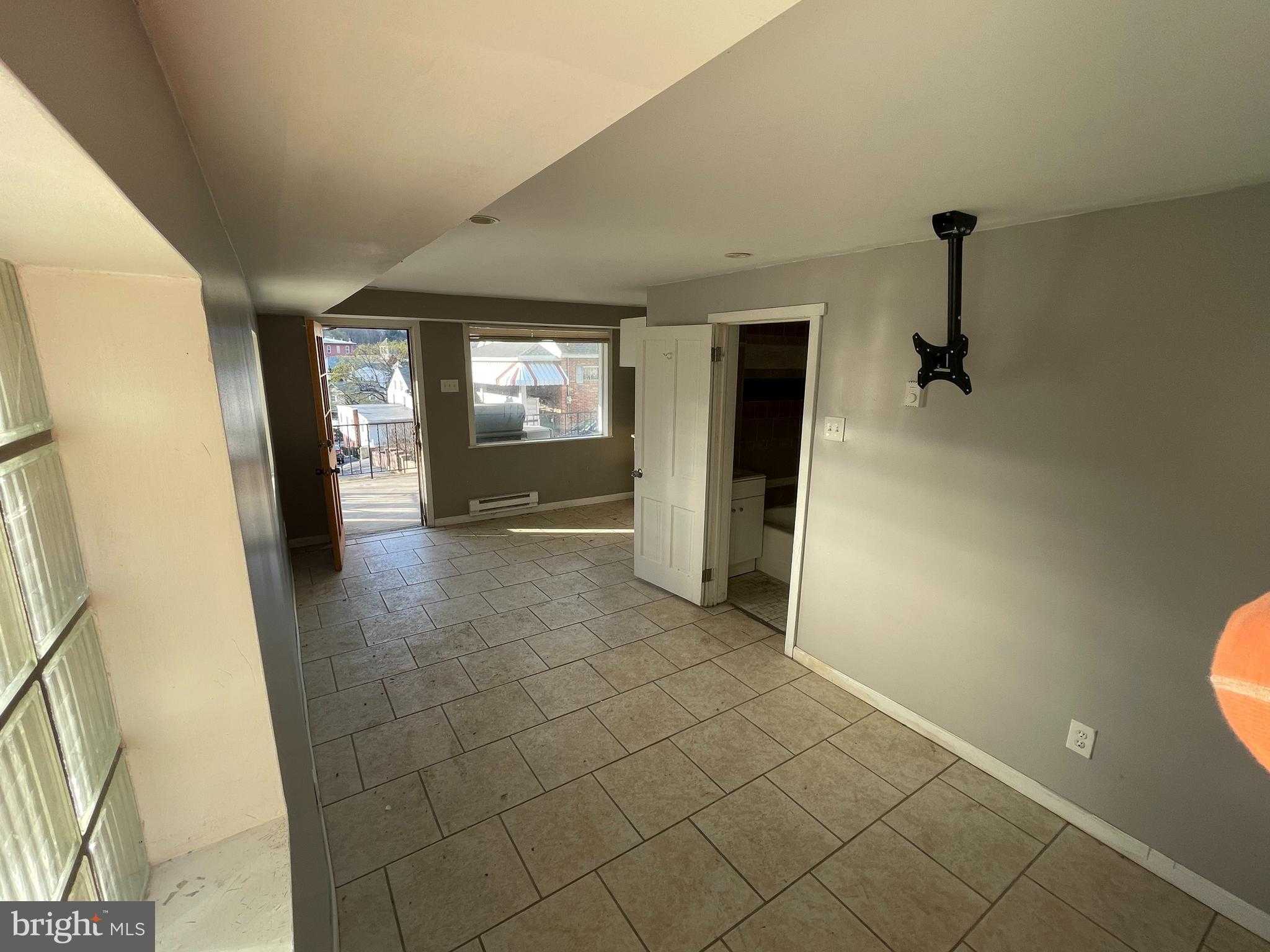 251 Spruce St photo 15