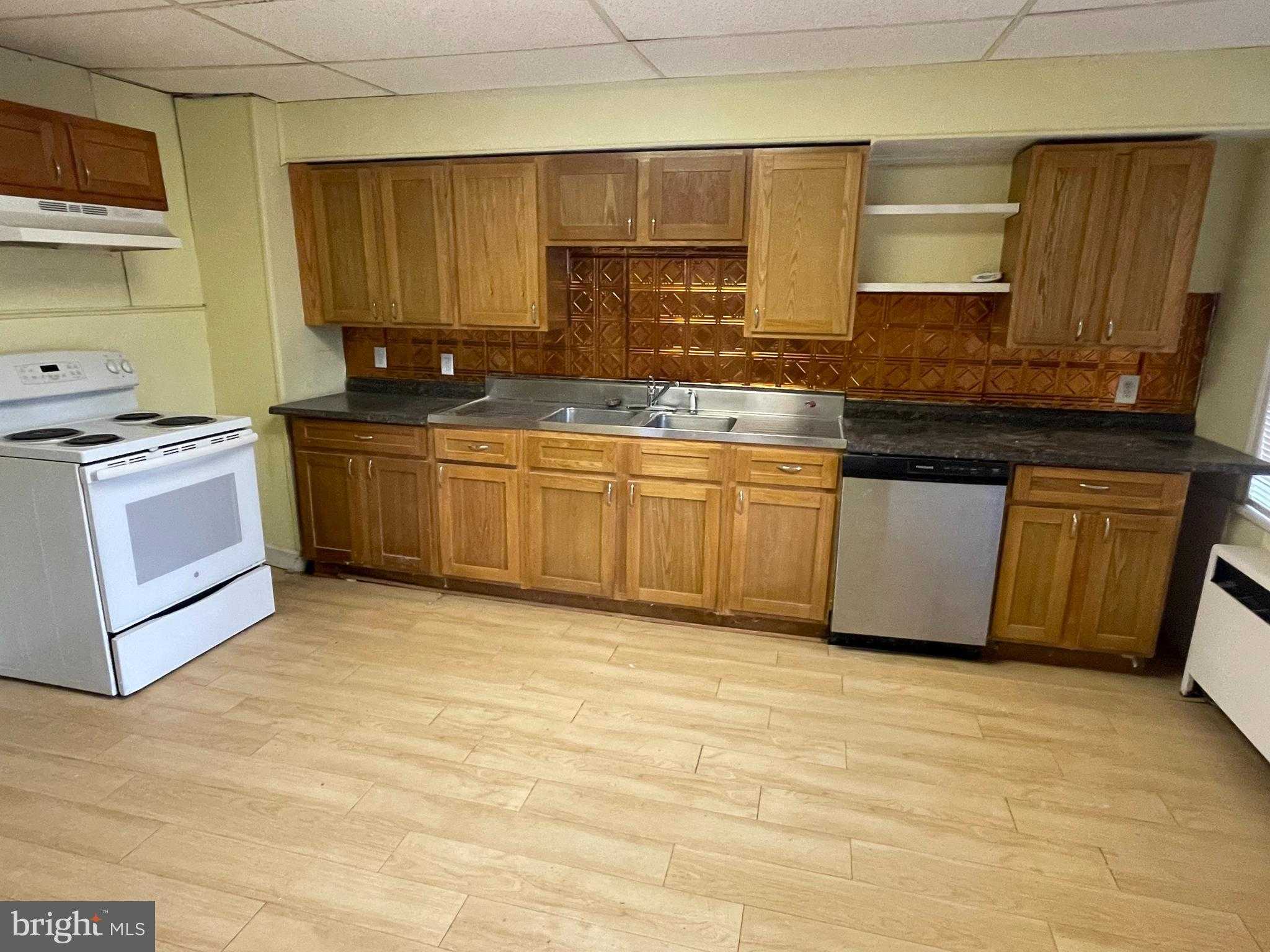 251 Spruce St photo 6