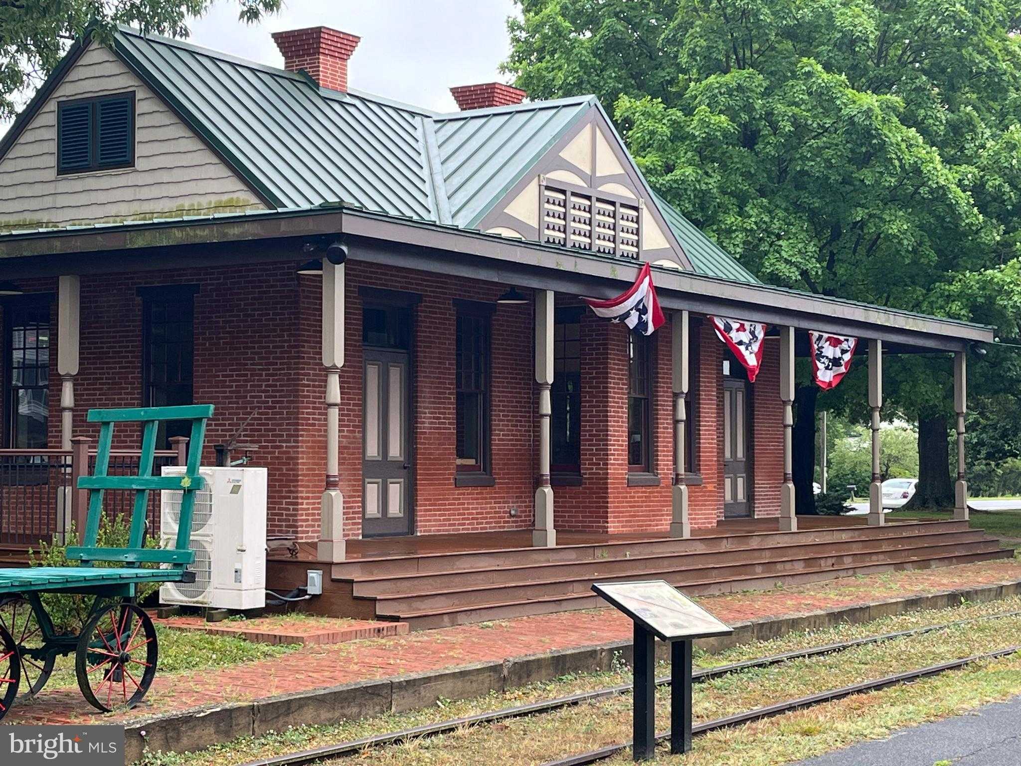 2 Ridgely Rd photo 3