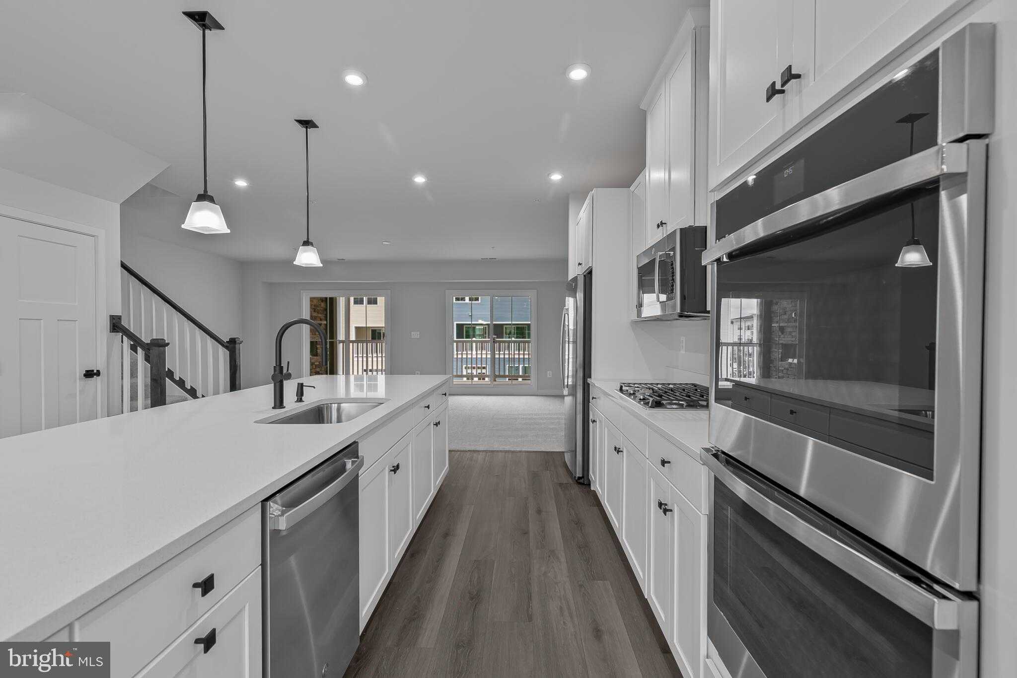 240 Matisse Pl photo 7