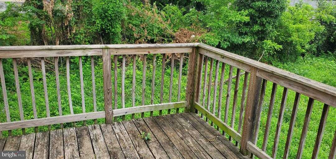 1013 Poplar Grove St photo 4