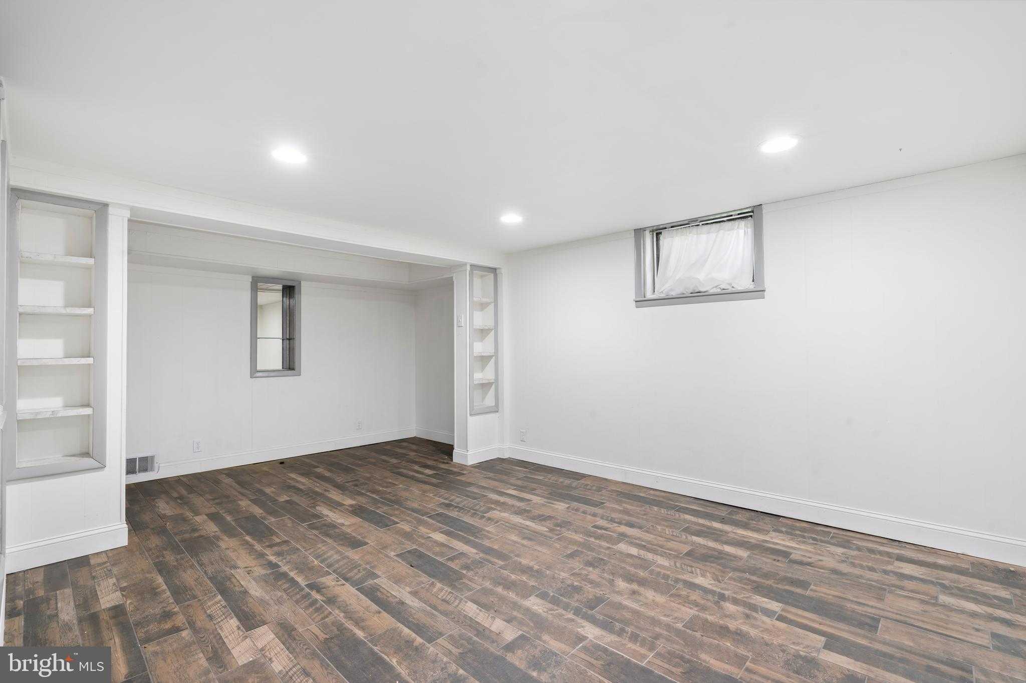 559 Belmont St photo 19