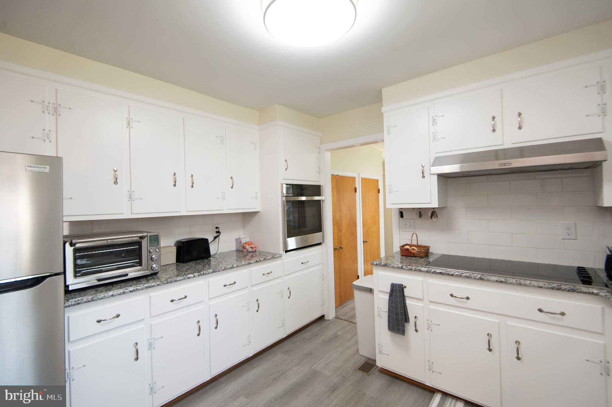 8 W Liberty St photo 10