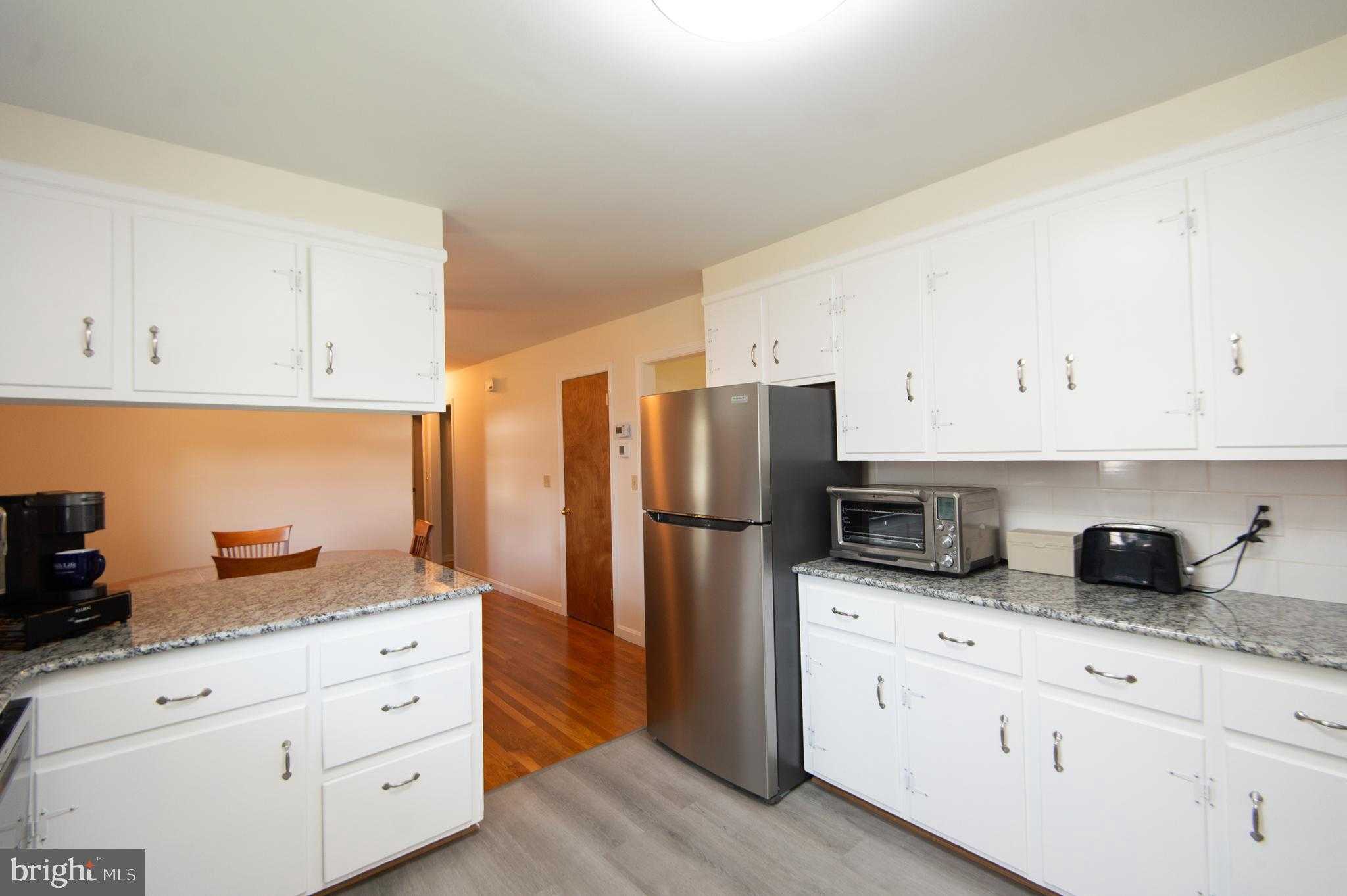 8 W Liberty St photo 11