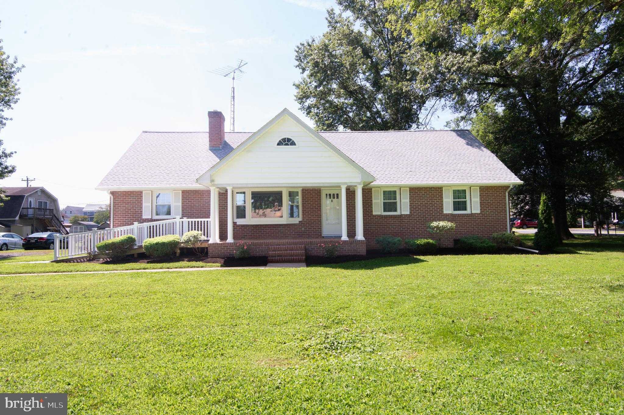 8 W Liberty St photo 2