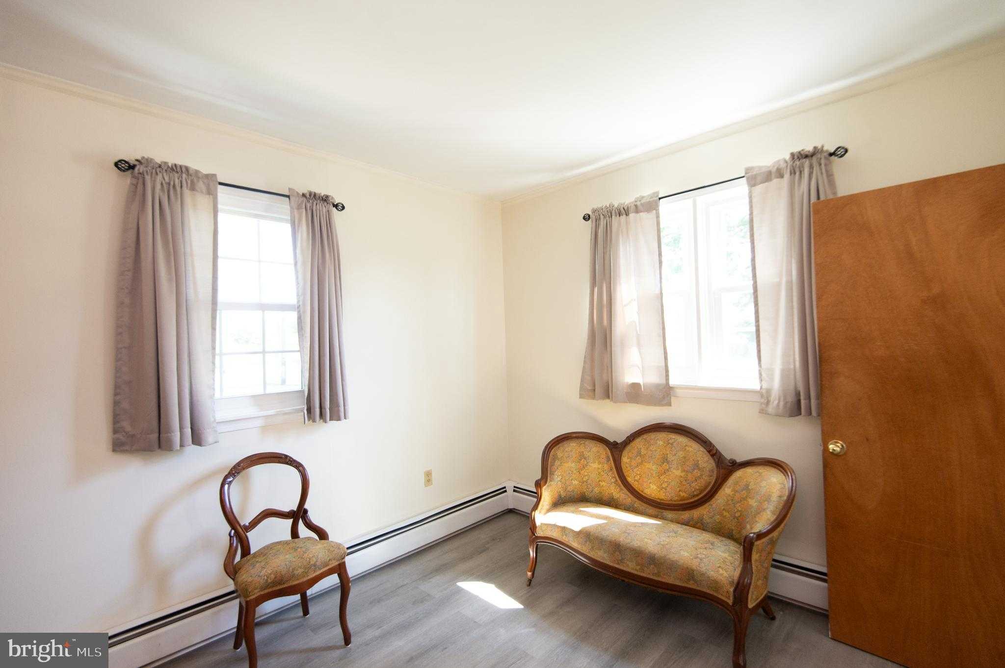 8 W Liberty St photo 9