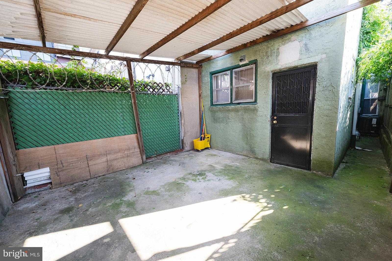 1833 E Hazzard St photo 20