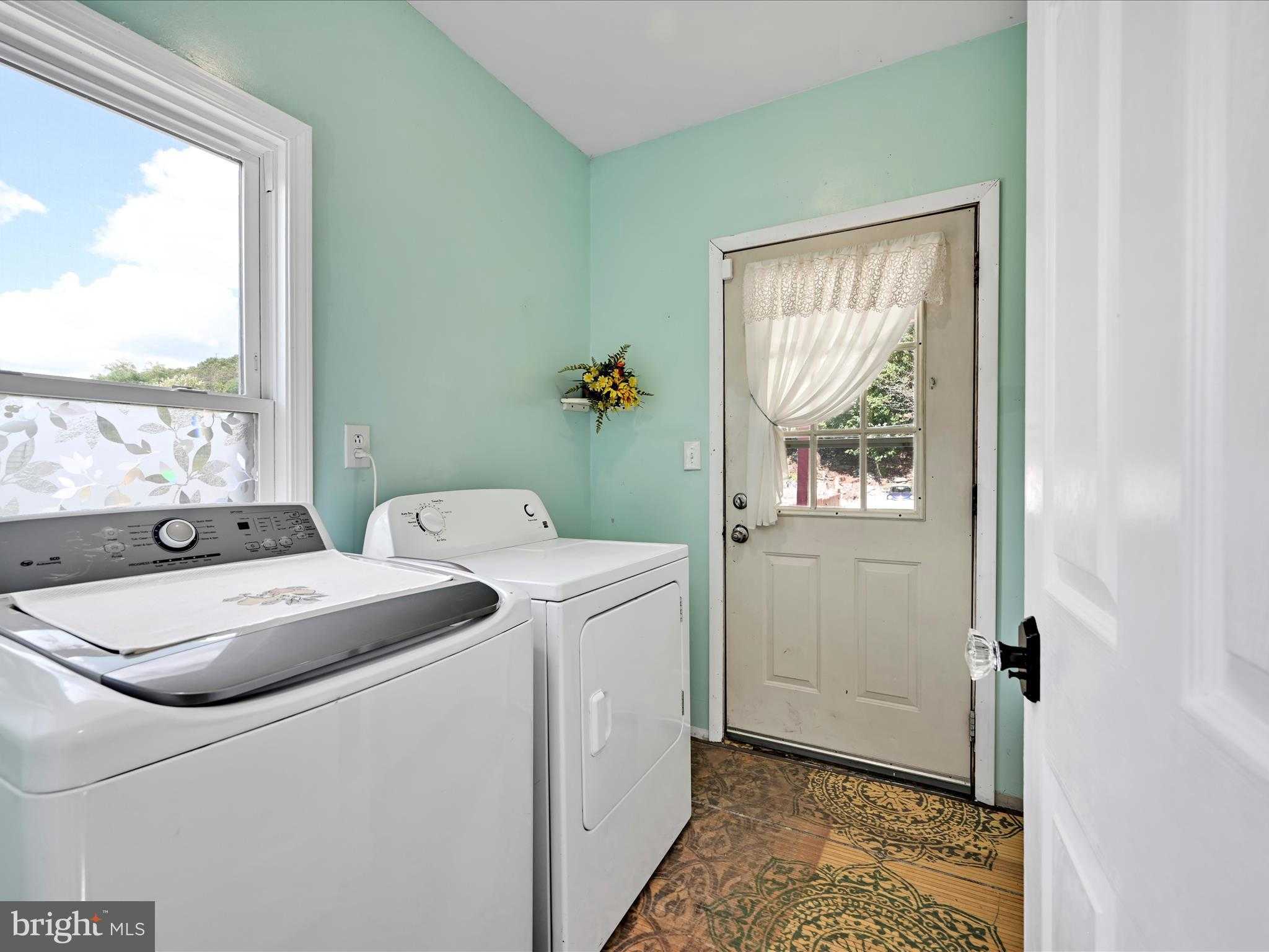 125 W Washington St photo 15