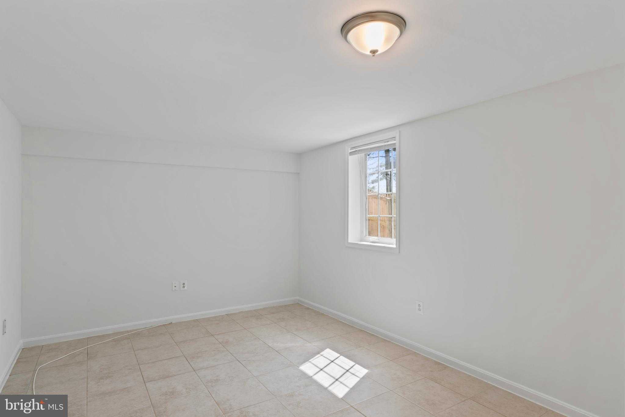 9 Coachlamp CT photo 60