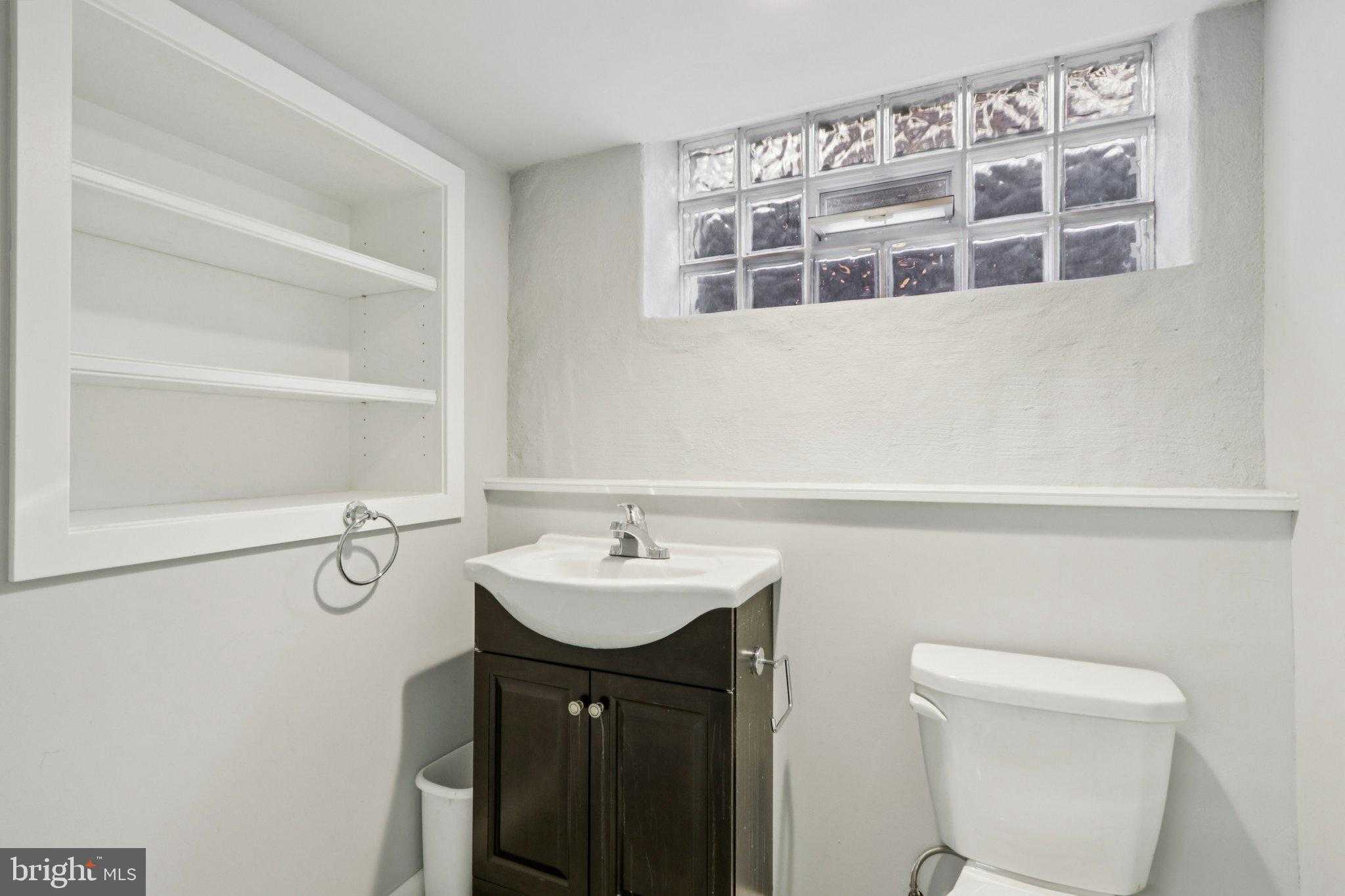 400 S 47th St # 02 photo 57