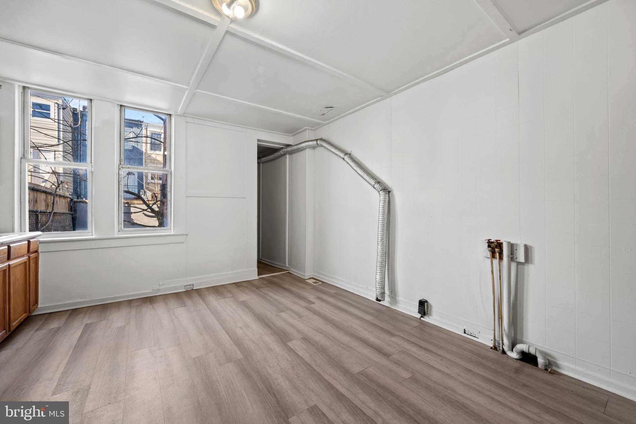 220 N Luzerne Ave photo 18