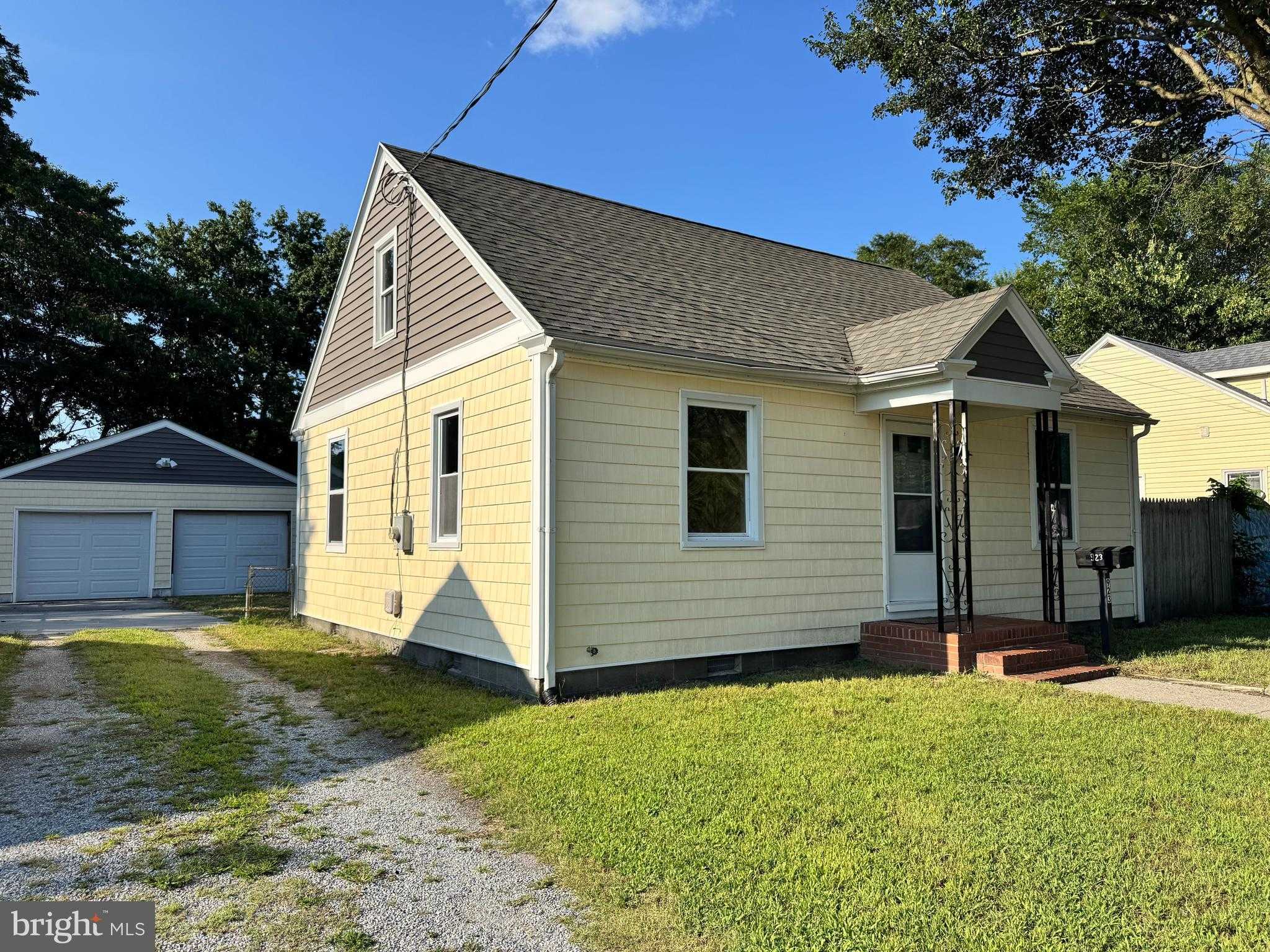 923 Preston St photo 2