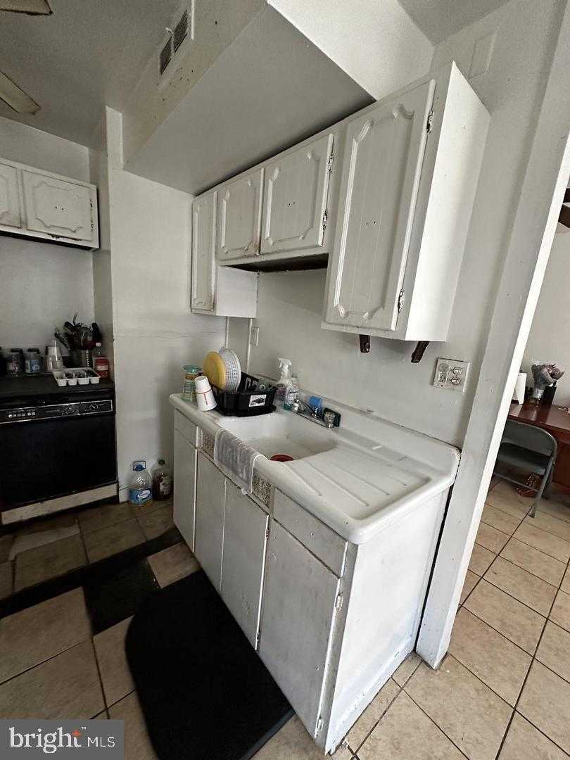 7249 Rupert St photo 6