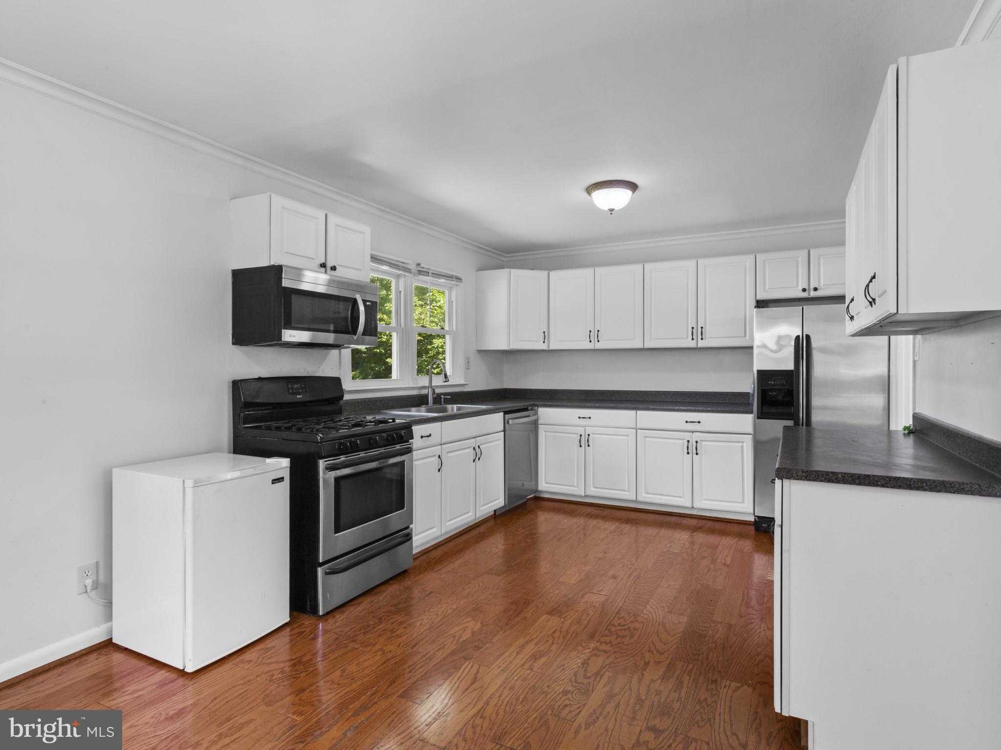 10806 Javins St photo 10