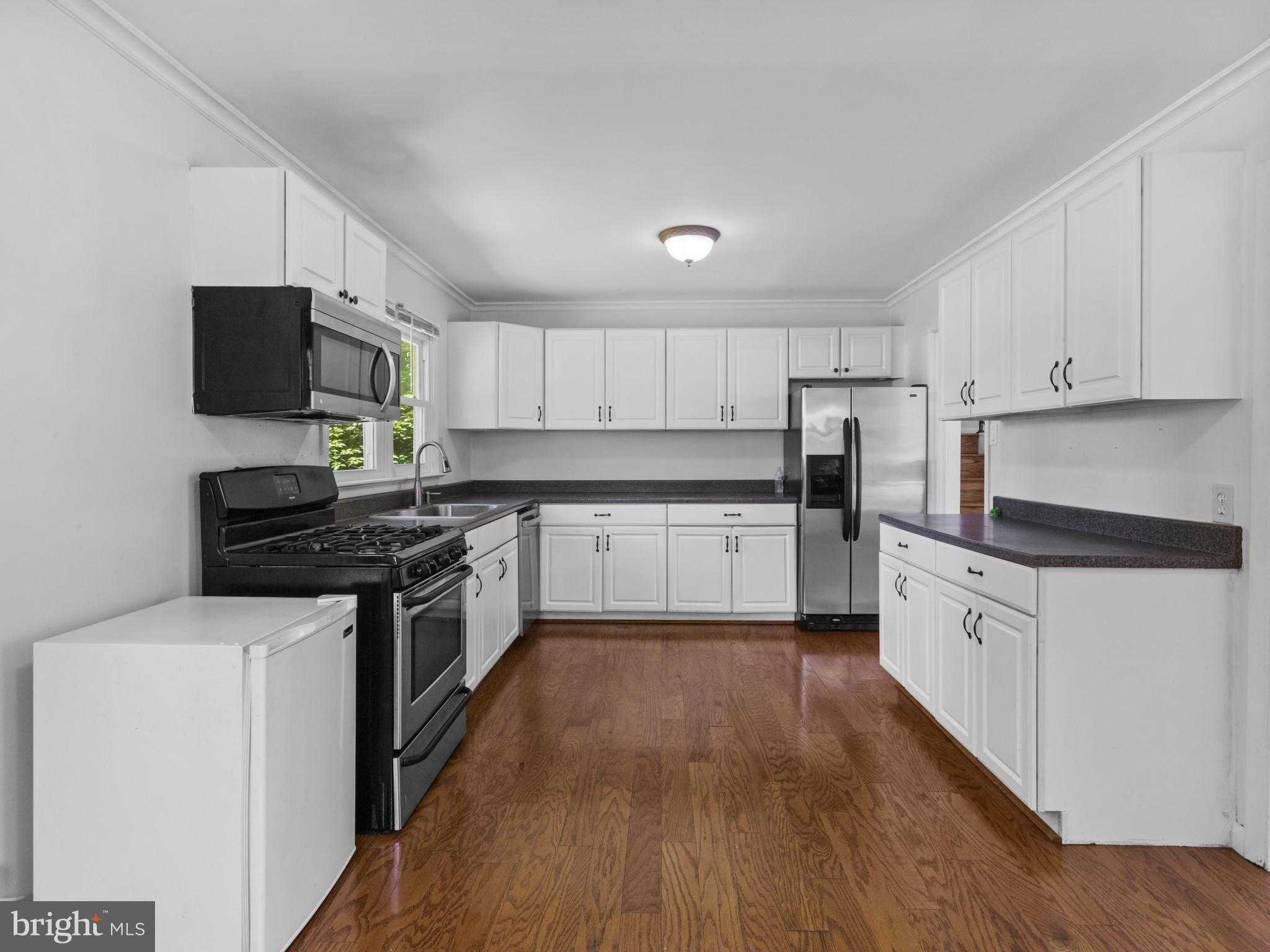 10806 Javins St photo 11