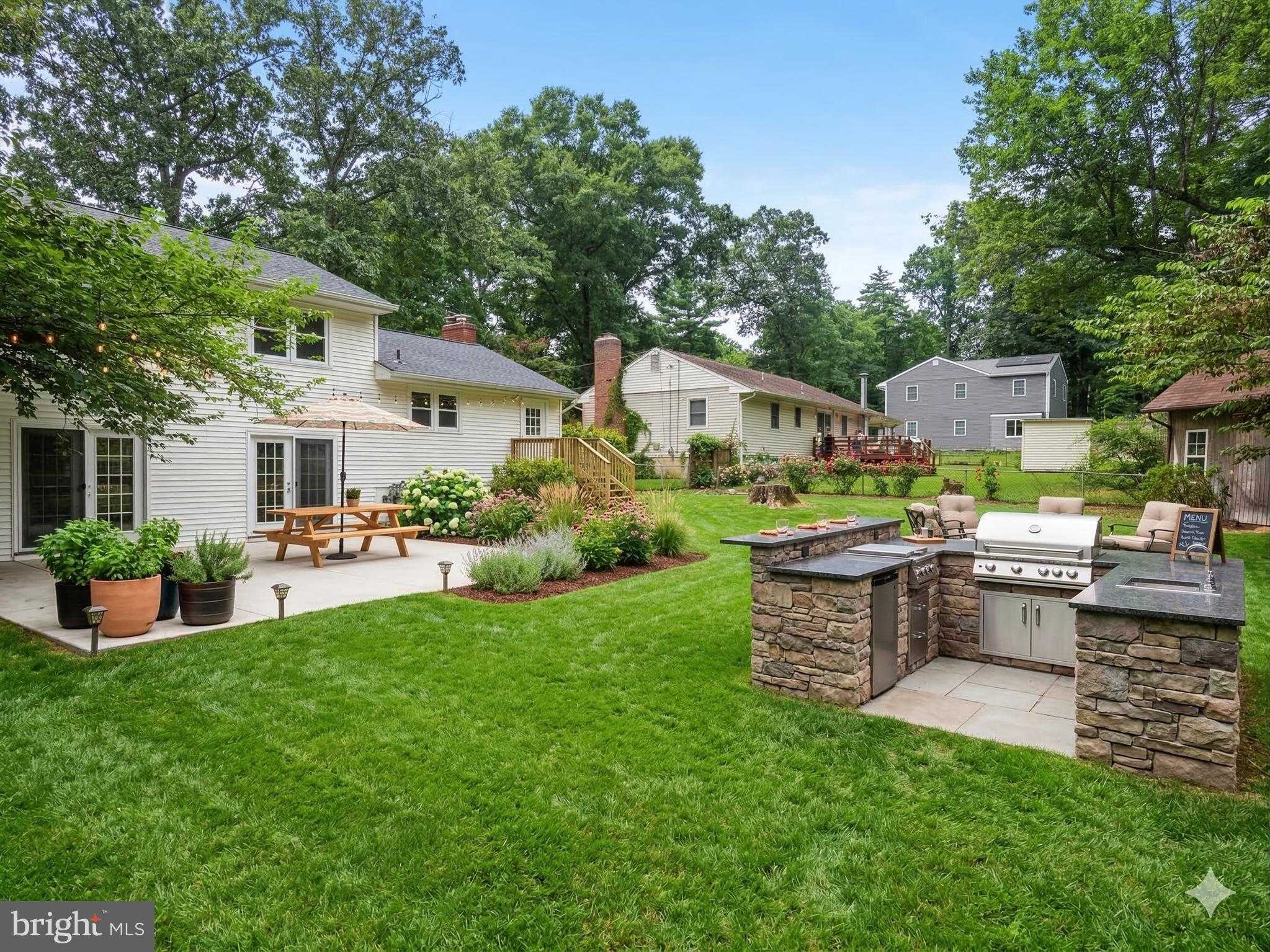 10806 Javins St photo 28