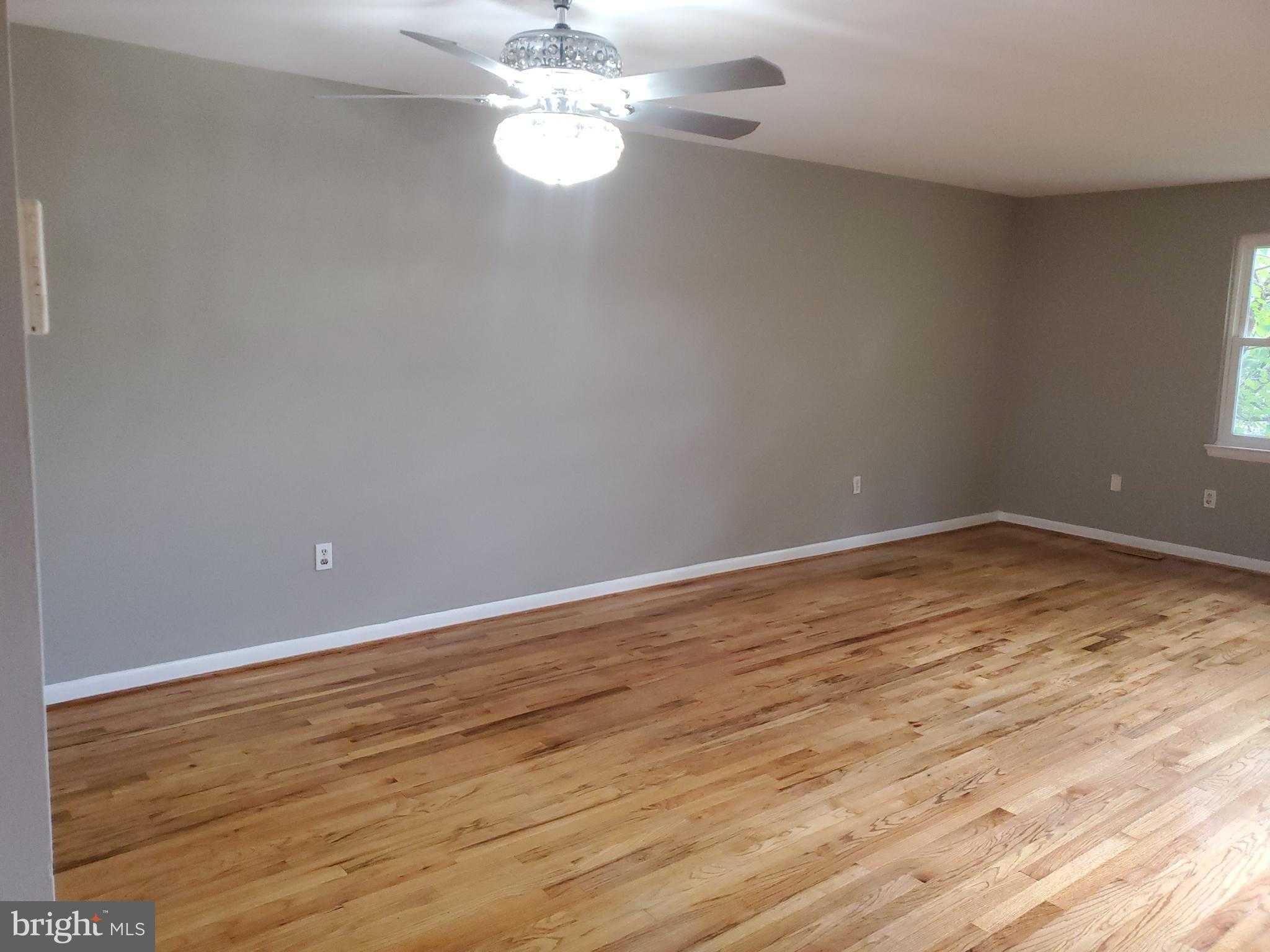 14 Englefield Sq photo 4