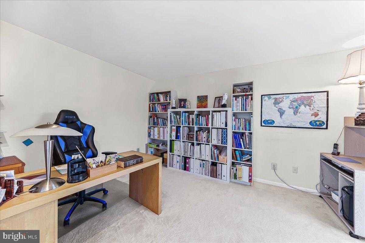 114 Stewarts CT photo 7