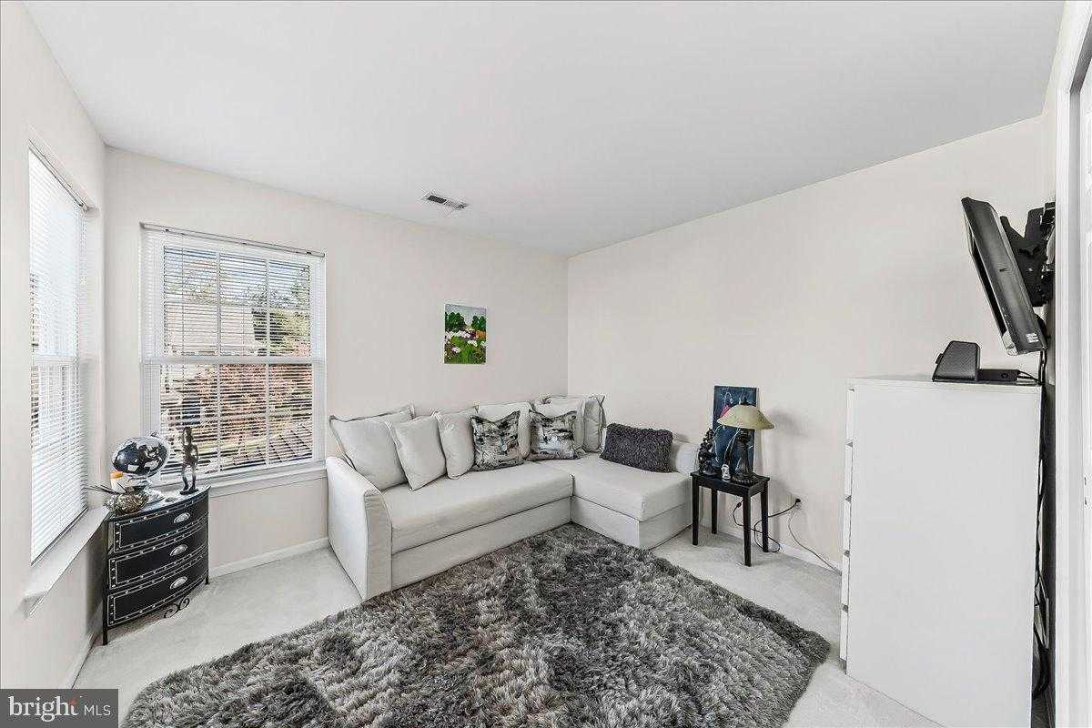 114 Stewarts CT photo 8