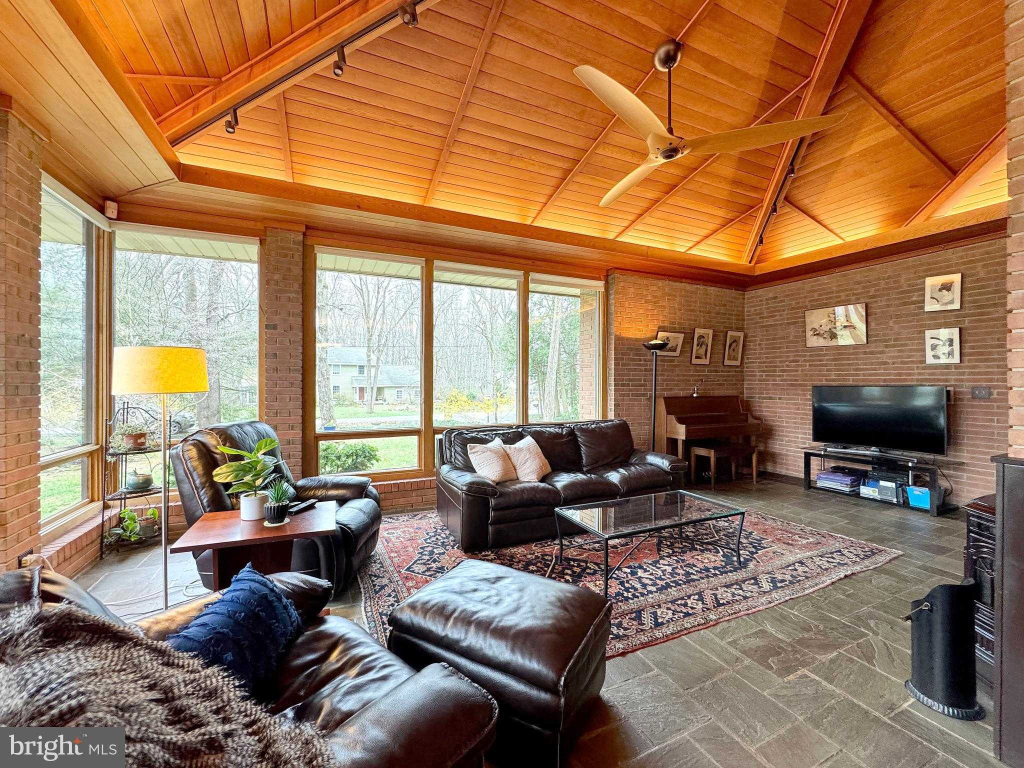 219 Ronan Dr photo 15