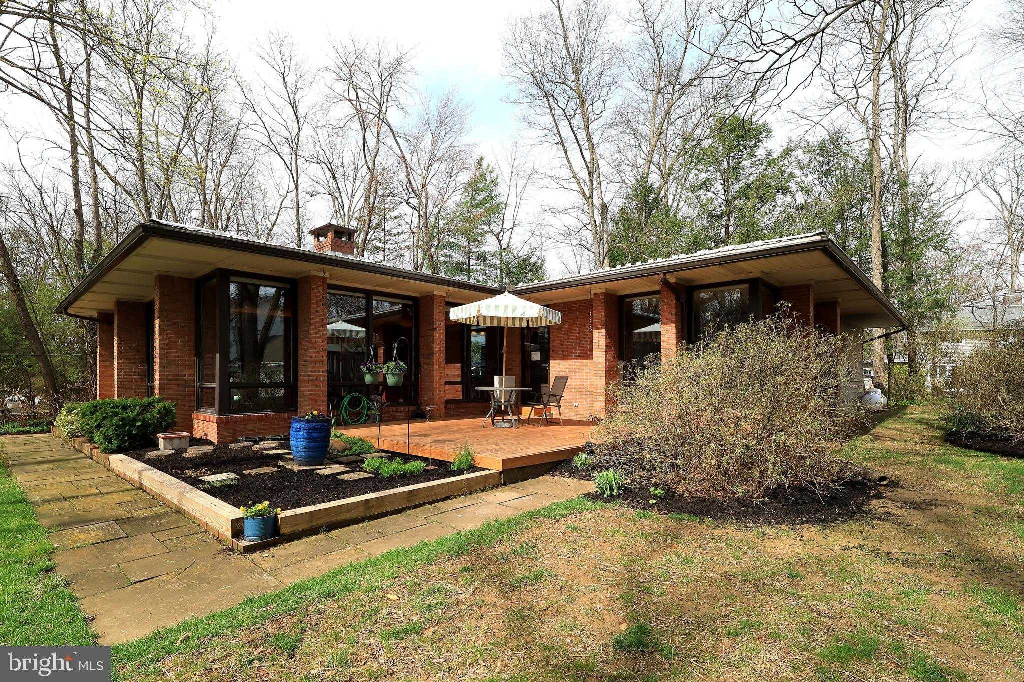 219 Ronan Dr photo 2