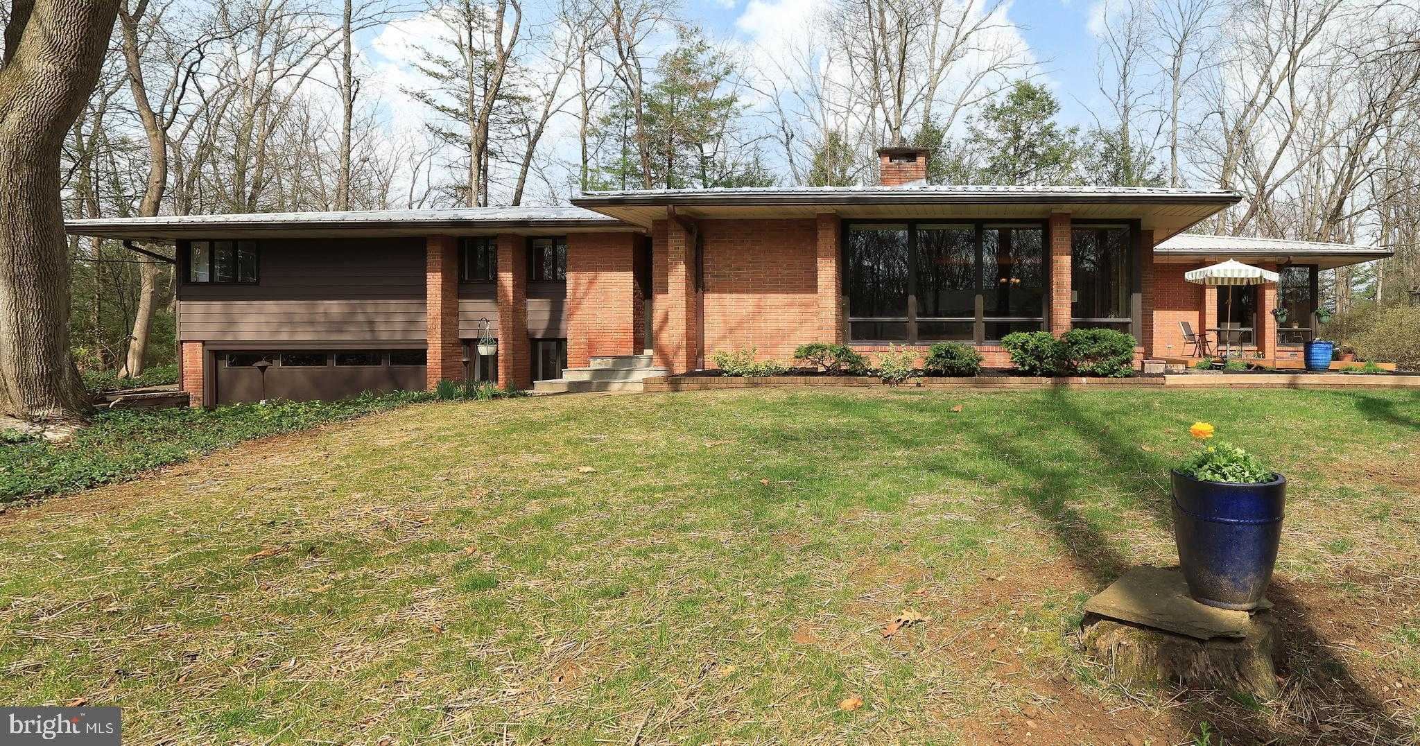 219 Ronan Dr photo 3