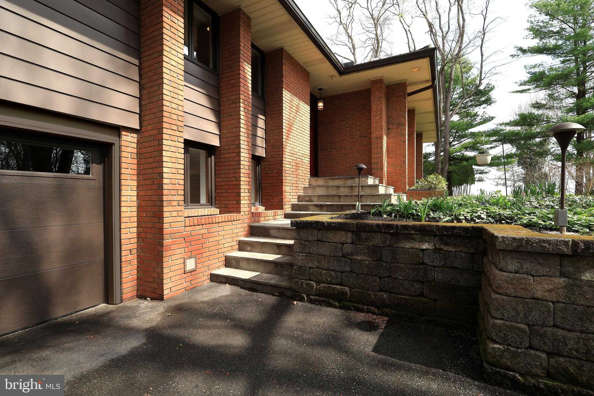 219 Ronan Dr photo 5