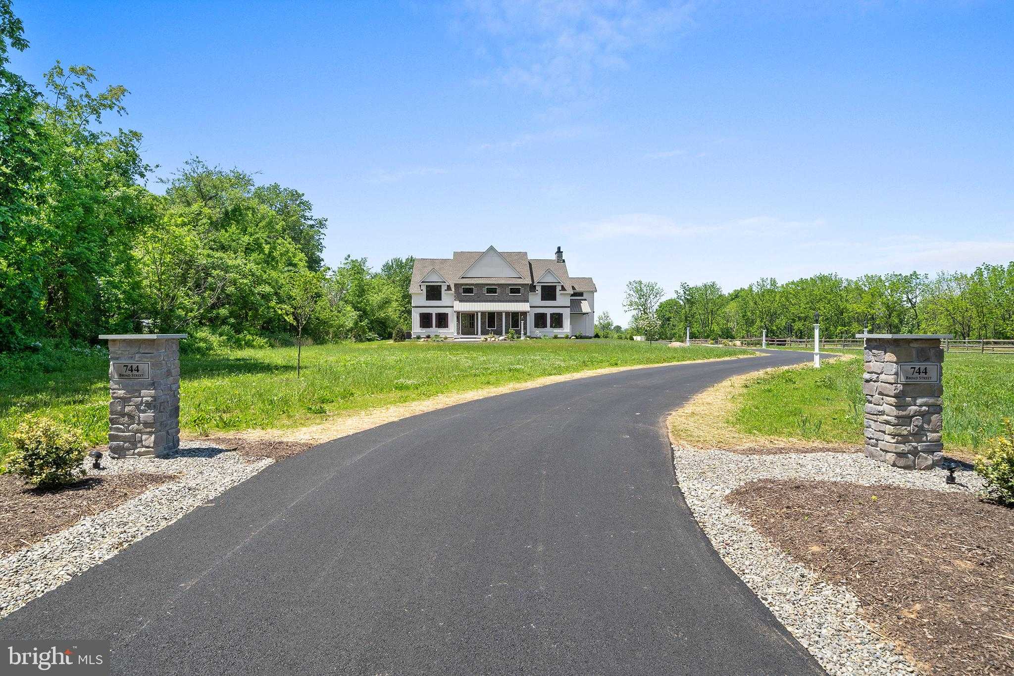 744 Broad St photo 2