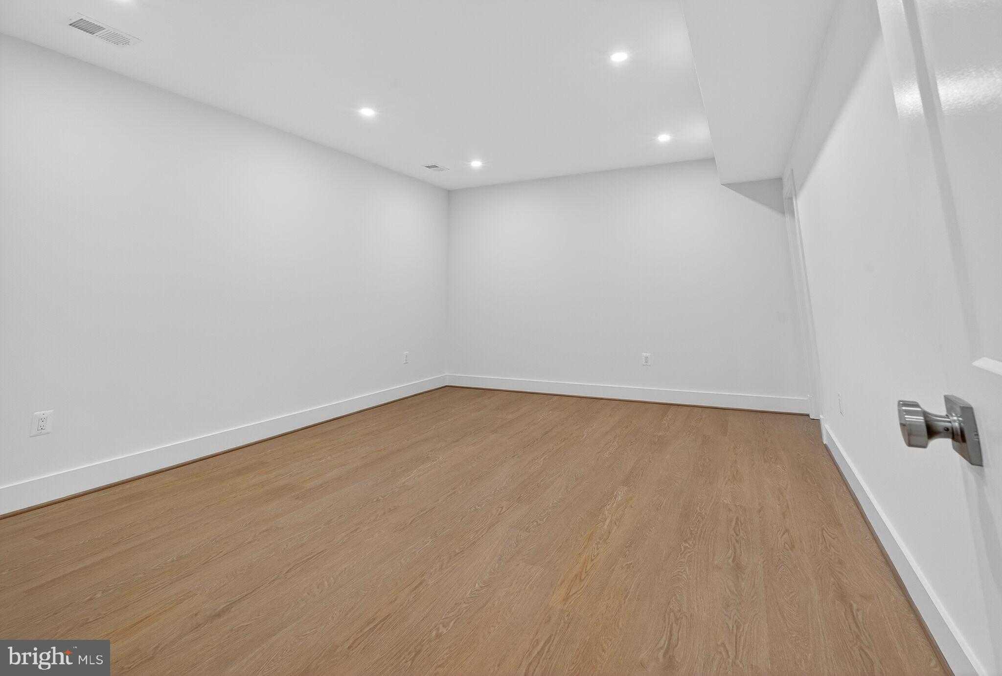 1730 Barbee St photo 65