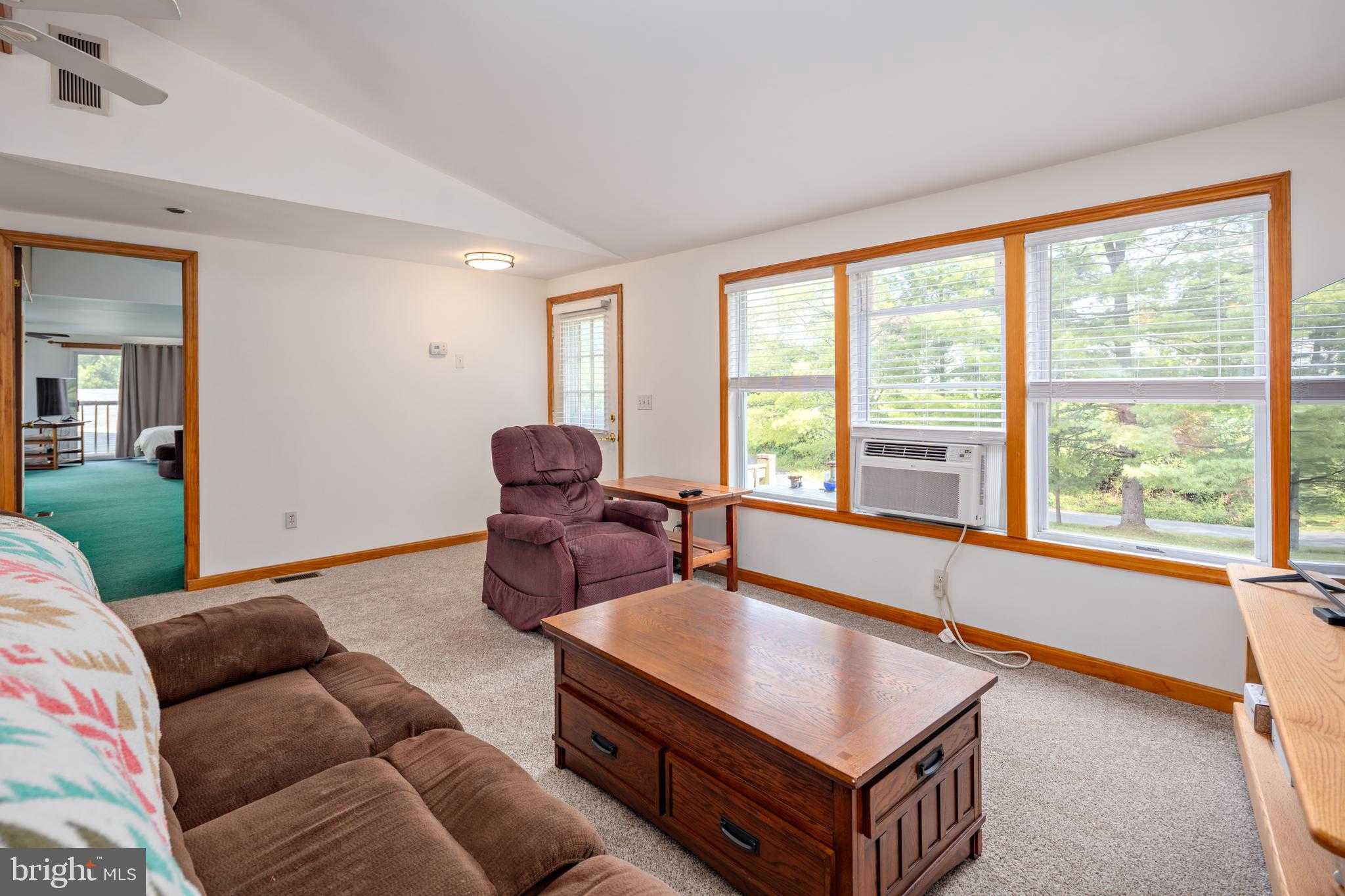 1045 Doyle Rd photo 2