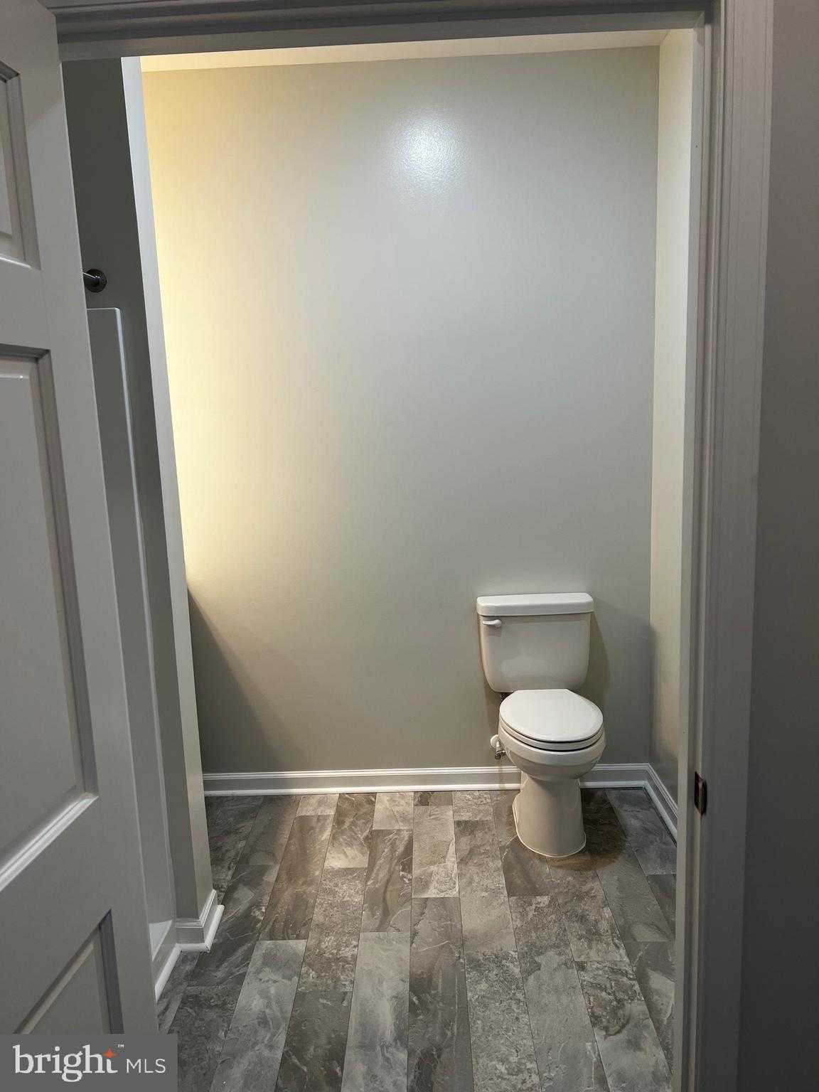 634 Douglas St photo 16