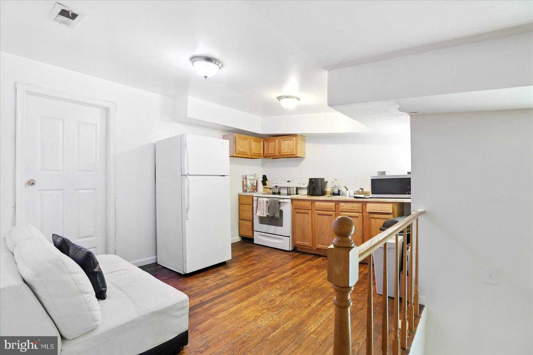 1021 N Caroline St photo 14