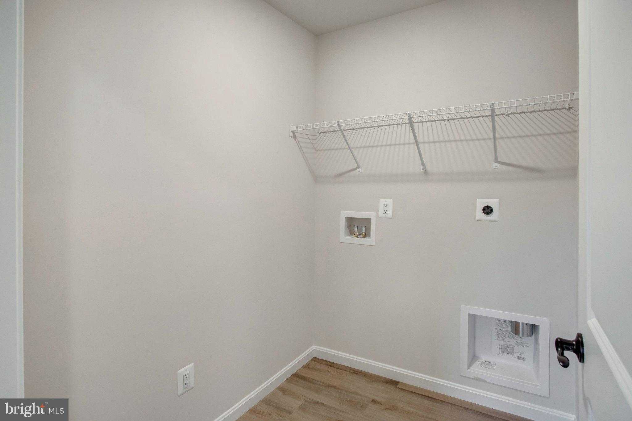 1074 Winter Pl photo 24