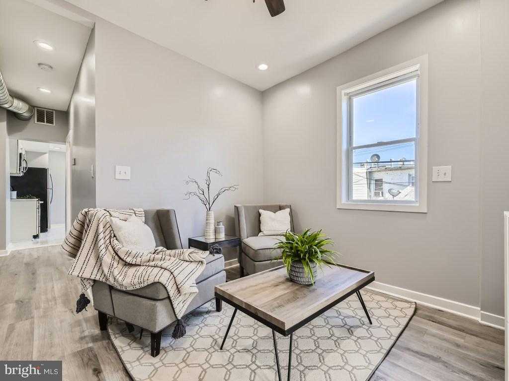 1402 Carroll St photo 4