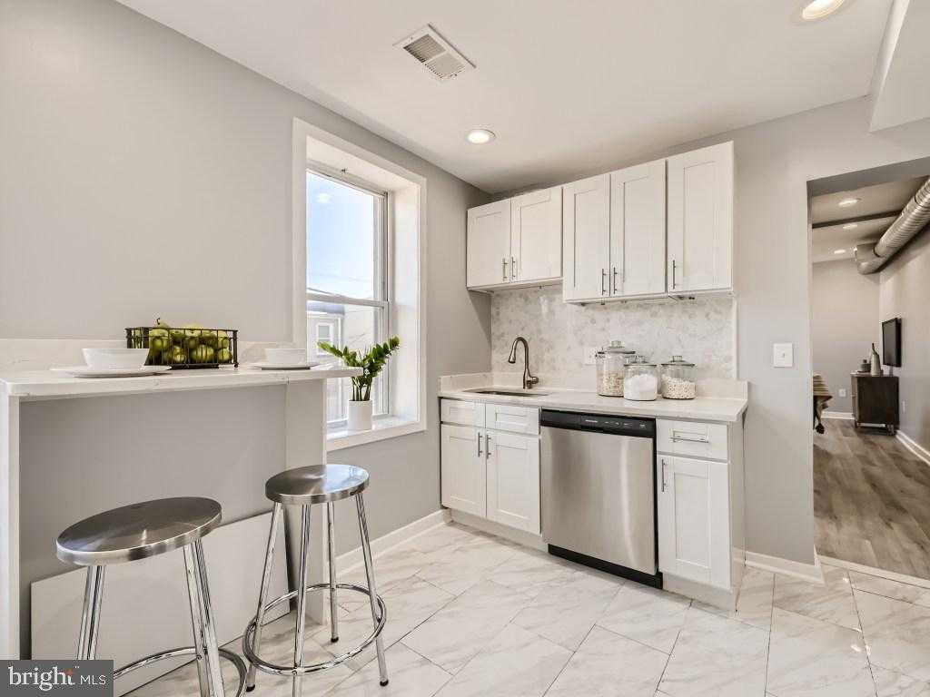 1402 Carroll St photo 6