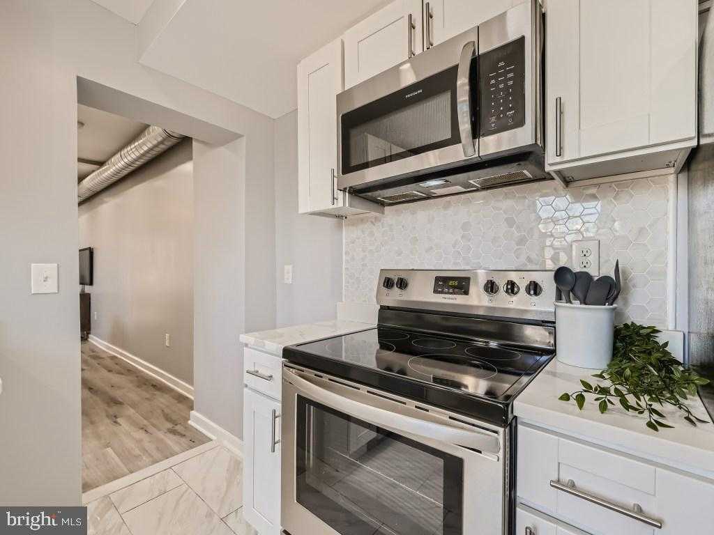 1402 Carroll St photo 9