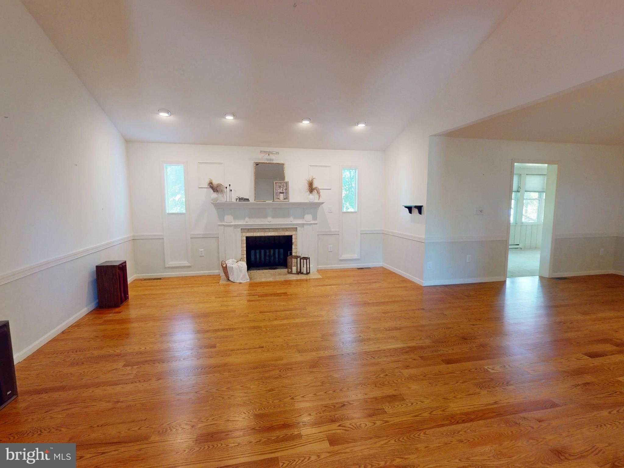 128 Colonial CT photo 2