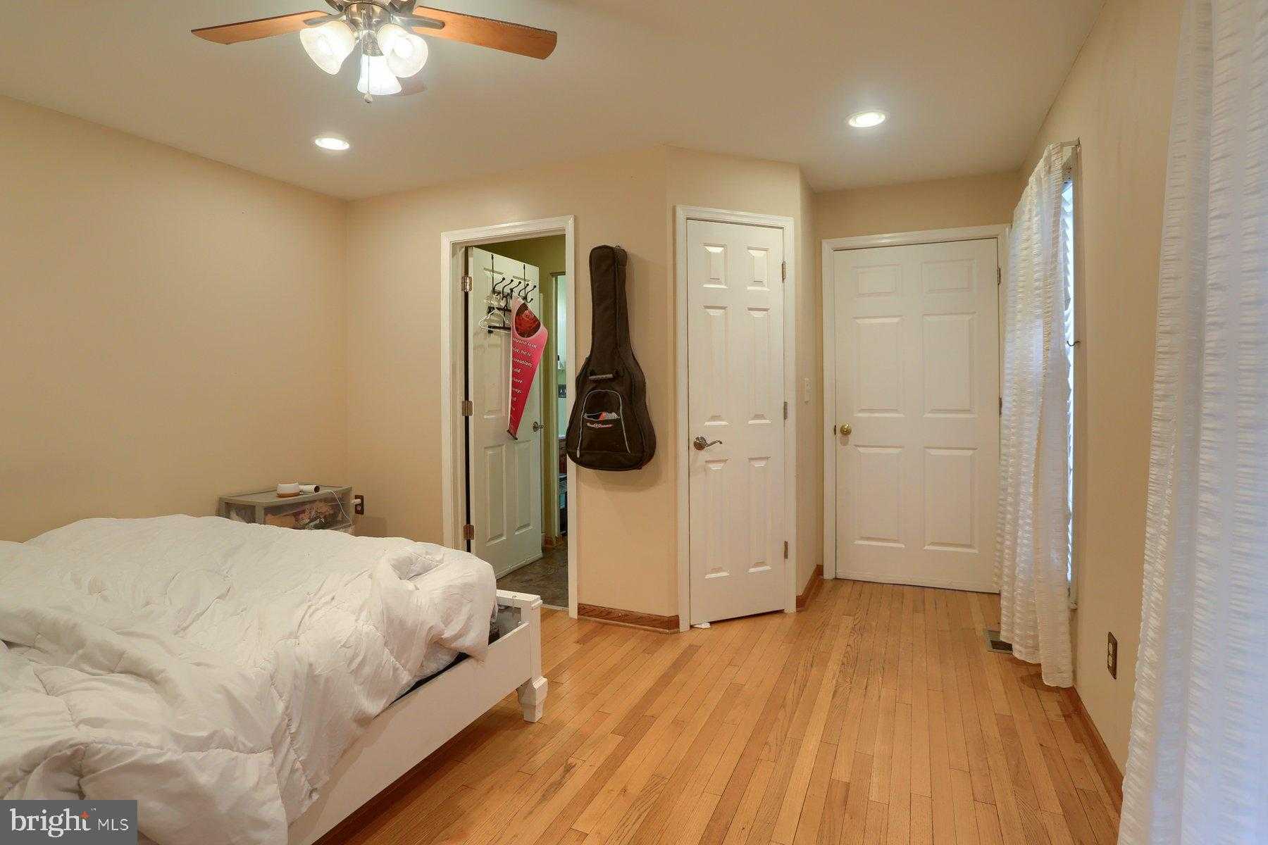 6418 Gillingham Ln photo 15