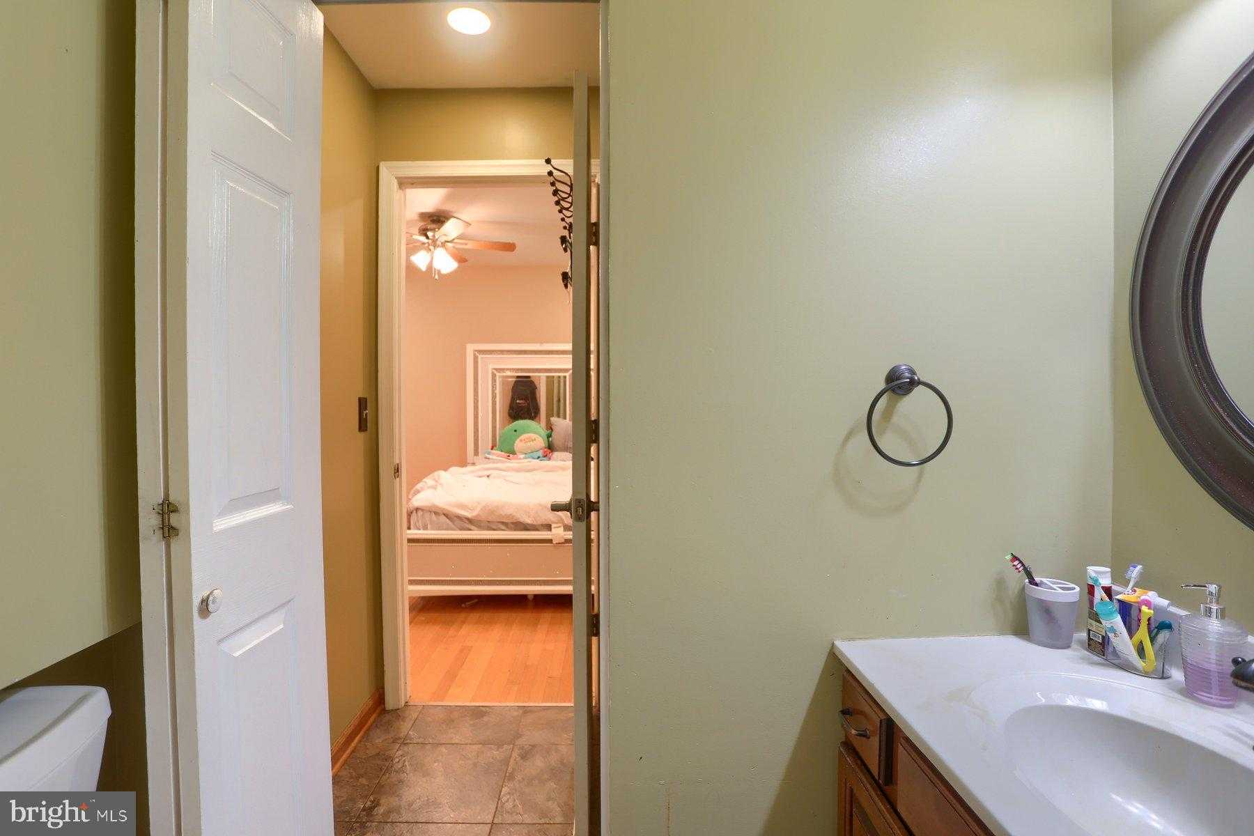 6418 Gillingham Ln photo 19