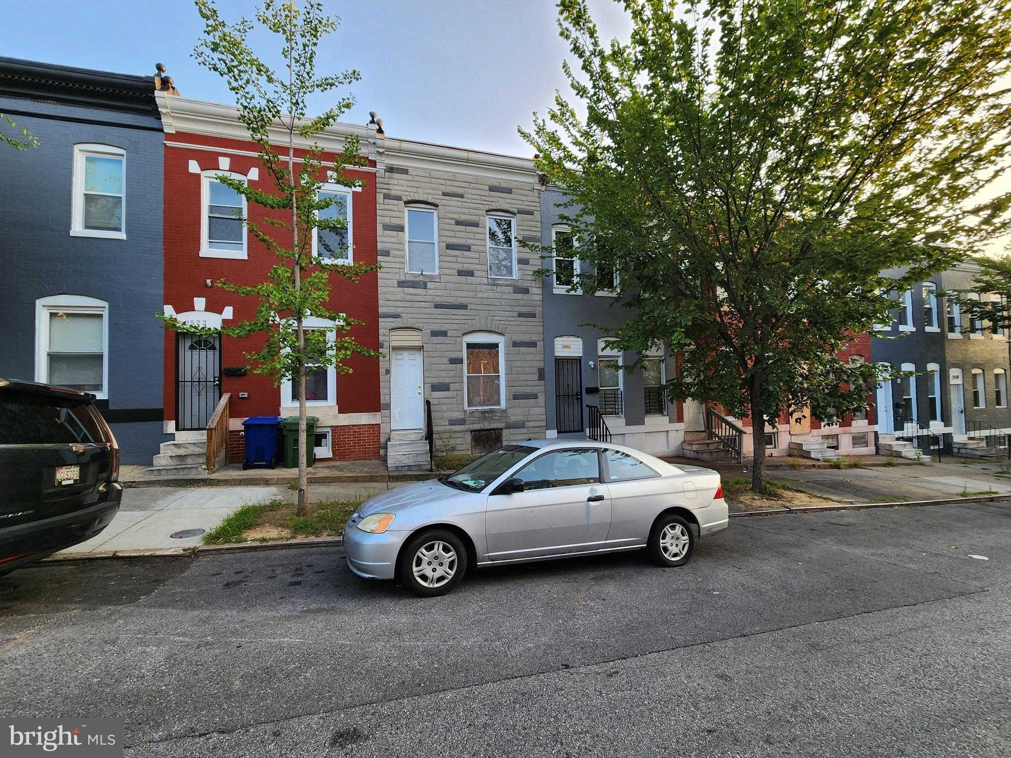 2520 W Fayette St photo 3