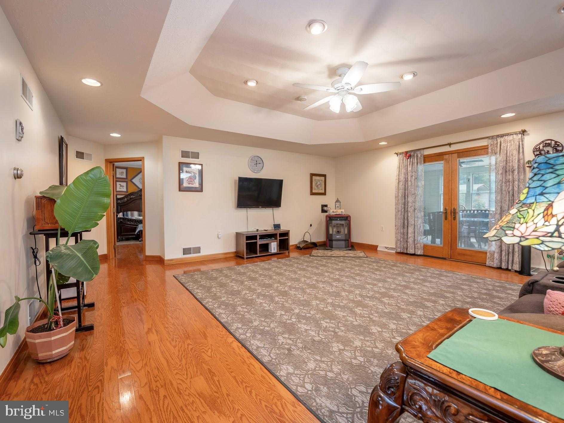 6426 Lincoln Way E photo 21