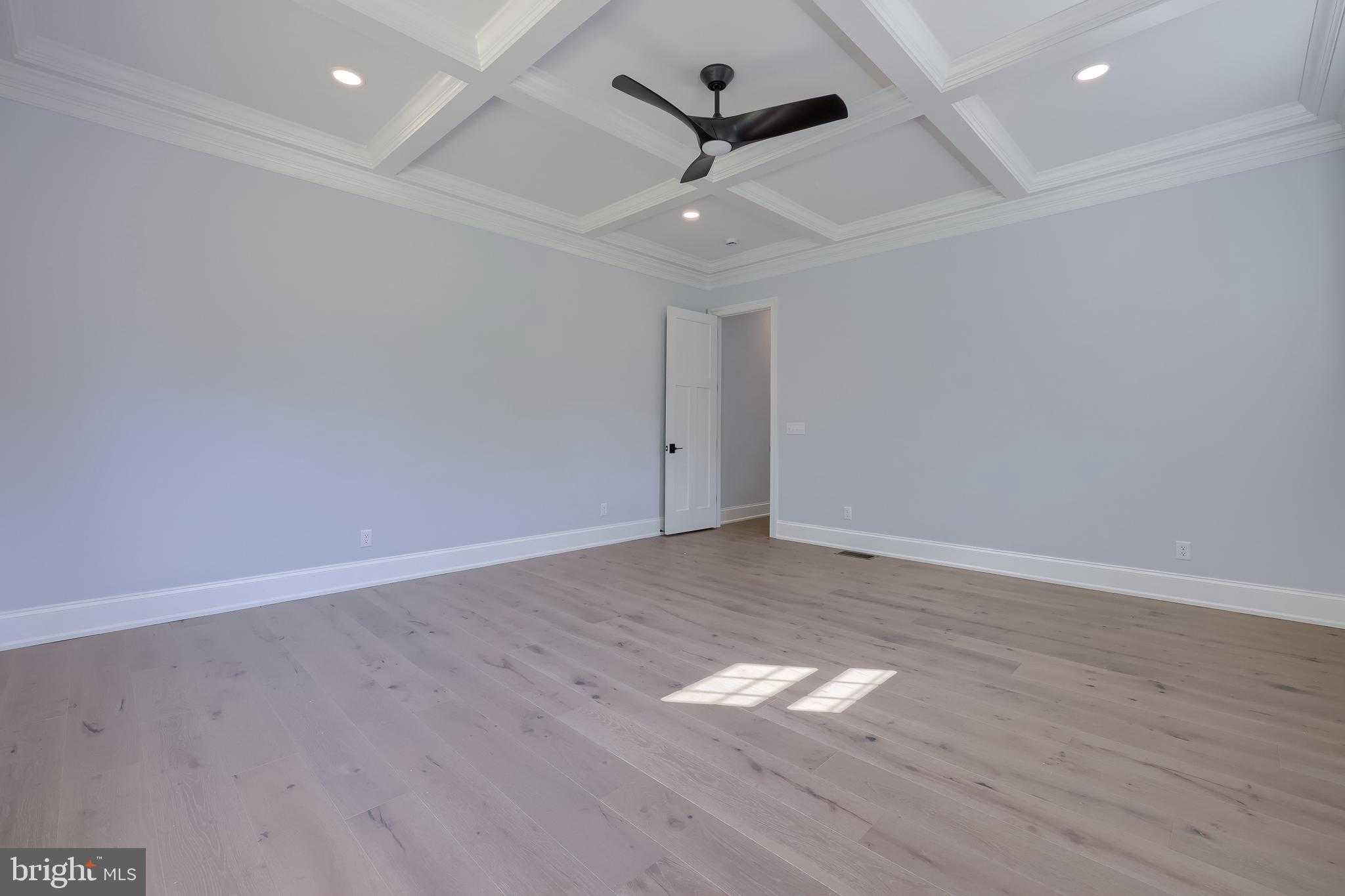 421 Southampton Dr photo 35