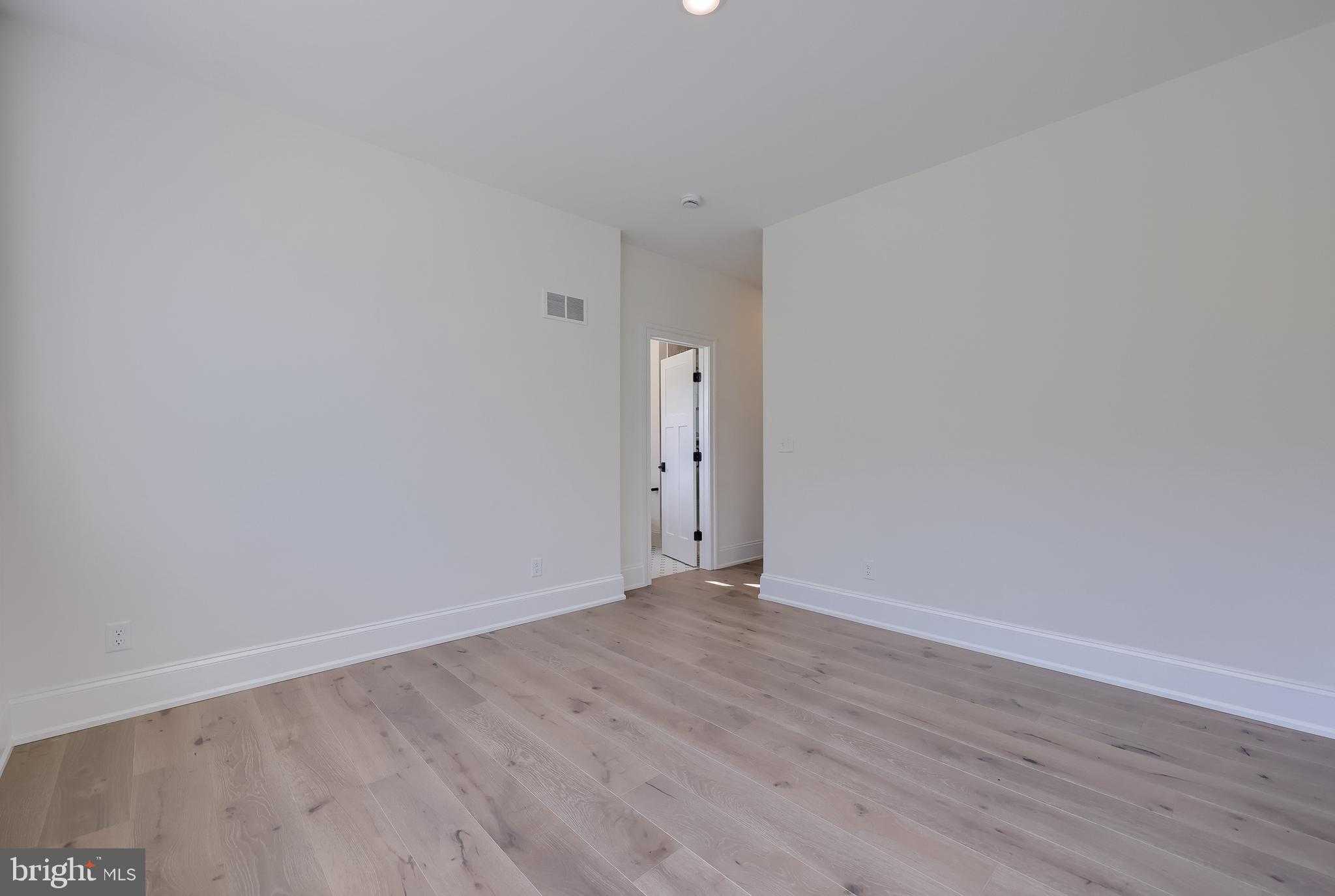 421 Southampton Dr photo 37