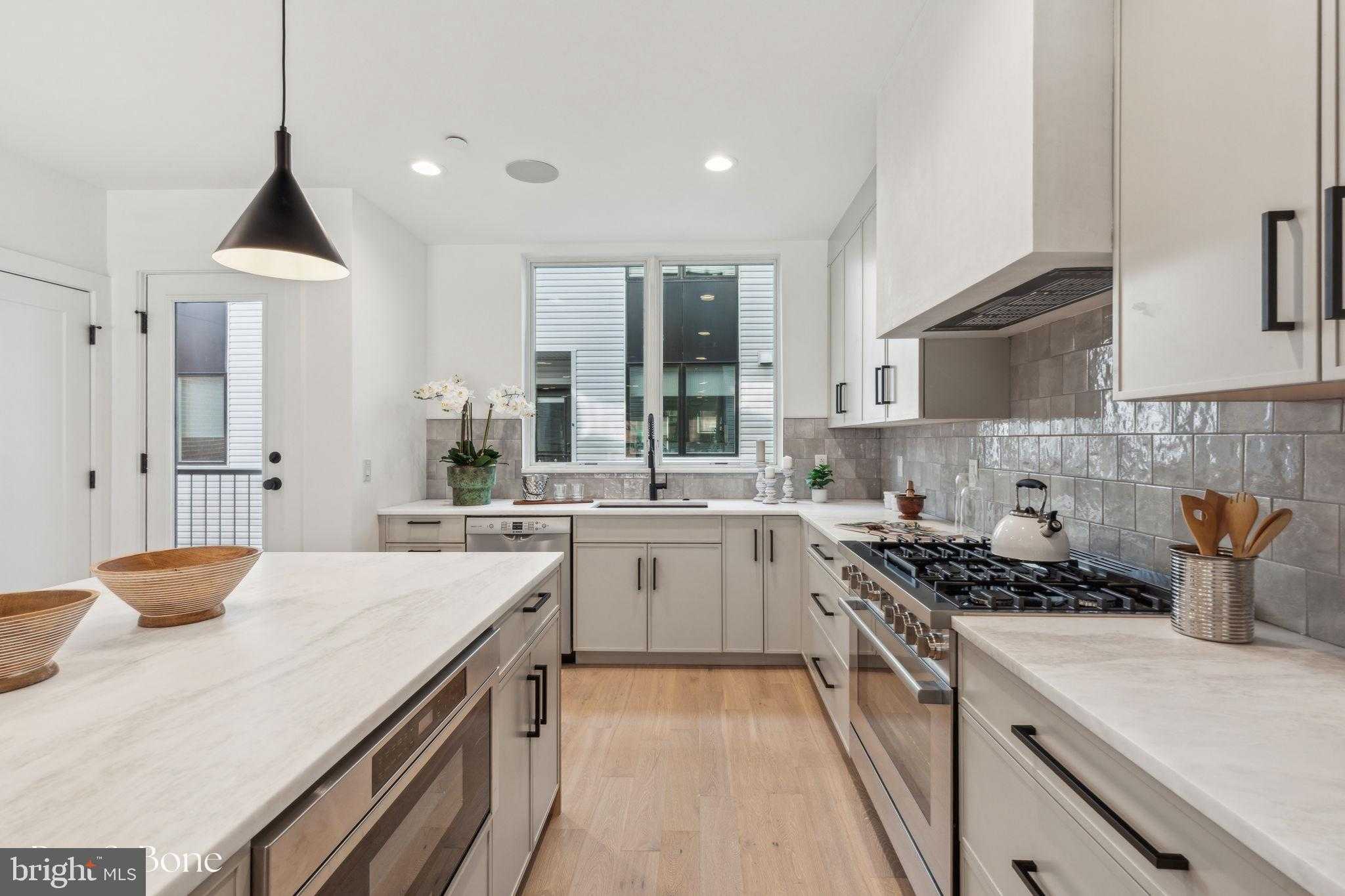 950 N 6th St photo 6