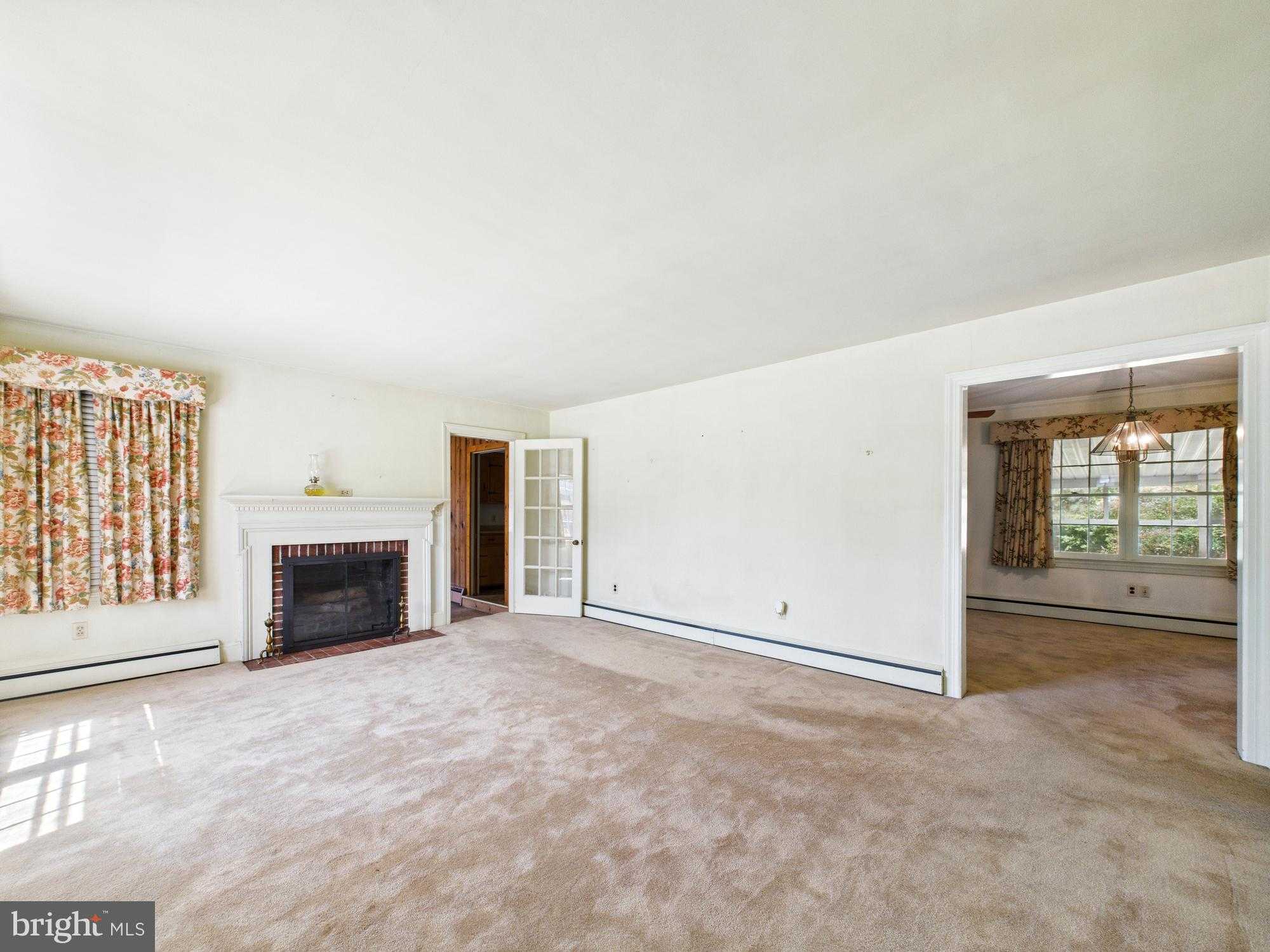 207 Bloomingdale Ave photo 5