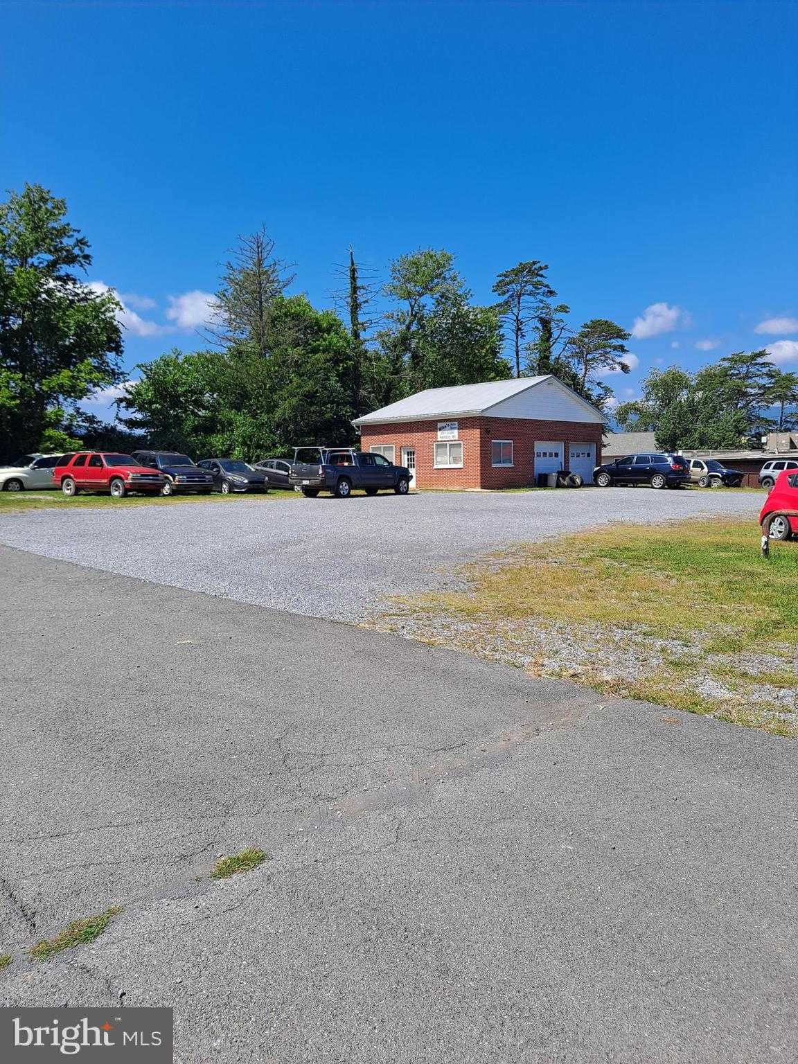 421 Keyser Ave photo 8