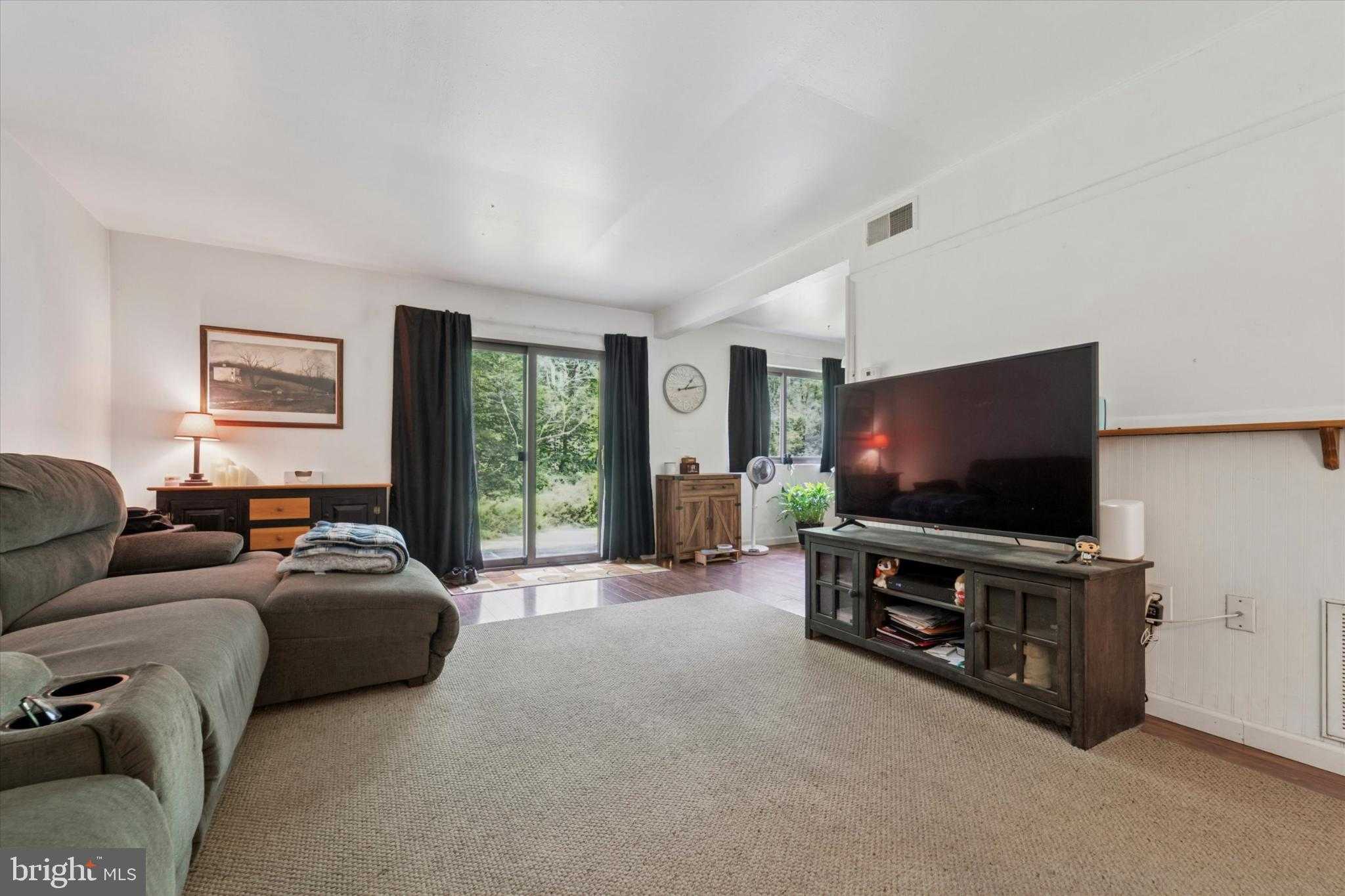 815 Painters Xing photo 3